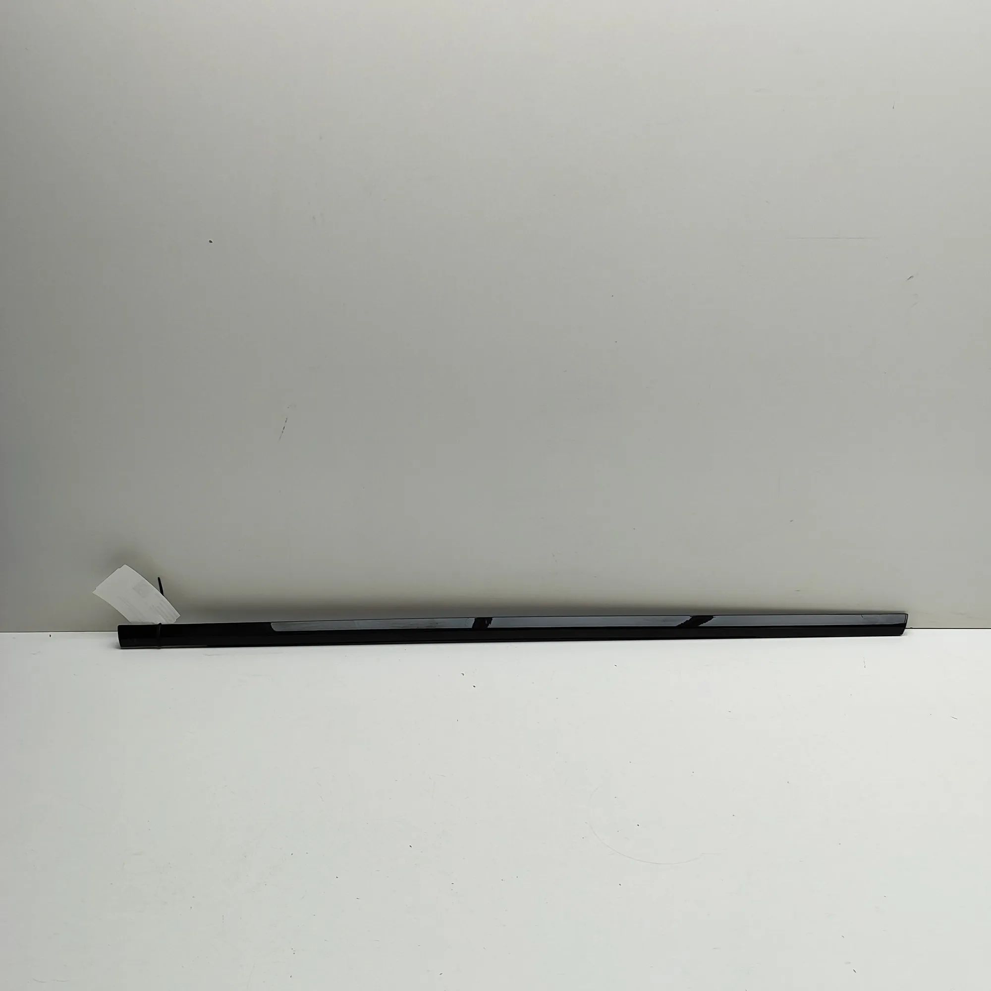 Land Rover Range Rover Sport (L494) Door window strip — rear right Door window strip — rear right — LAND ROVER RAN...