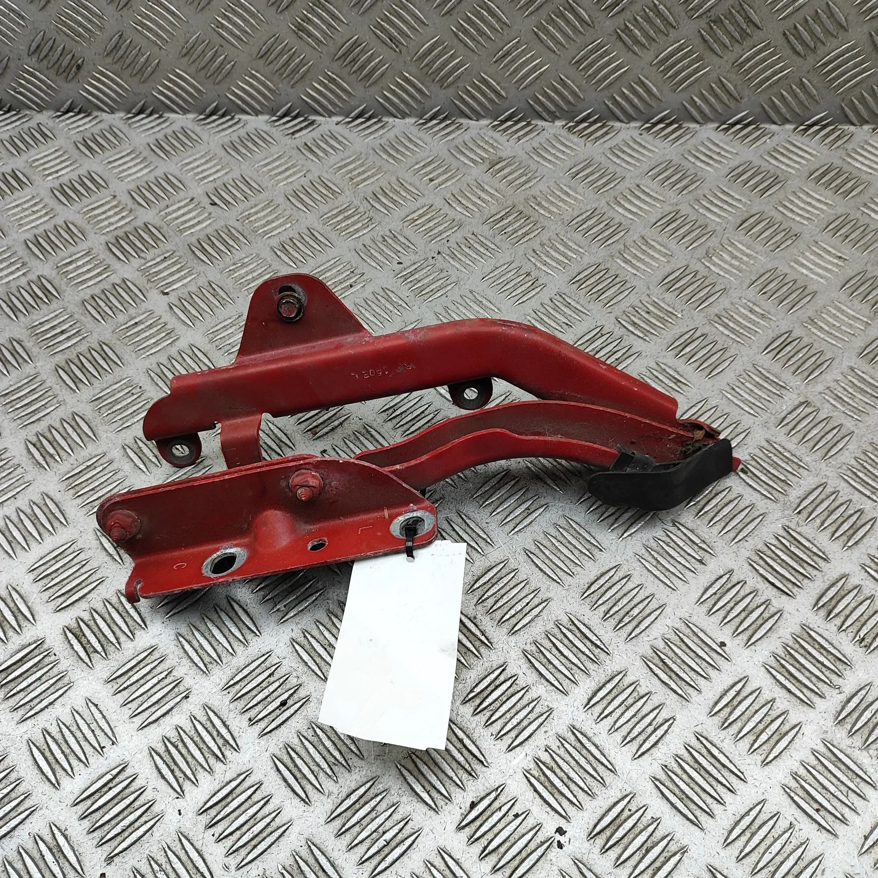 Chevrolet Camaro Bonnet hinge — front left Bonnet hinge — front left — CHEVROLET CAMARO (1...