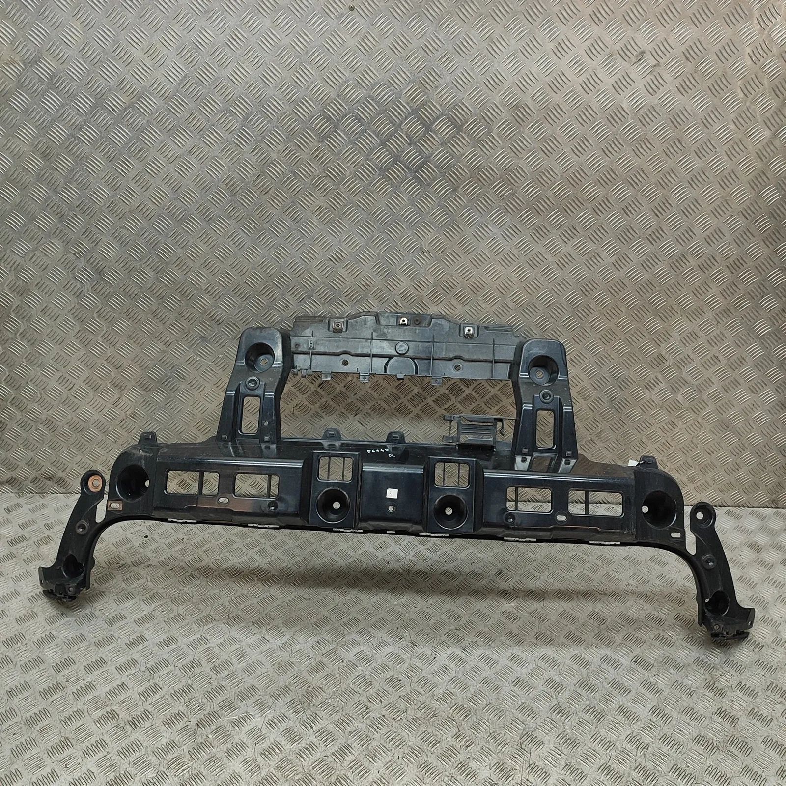 BMW X6 (E71 / E72) Rear Bumper Middle Bracket Rear Bumper Middle Bracket — BMW X6 (E71, E72) ...