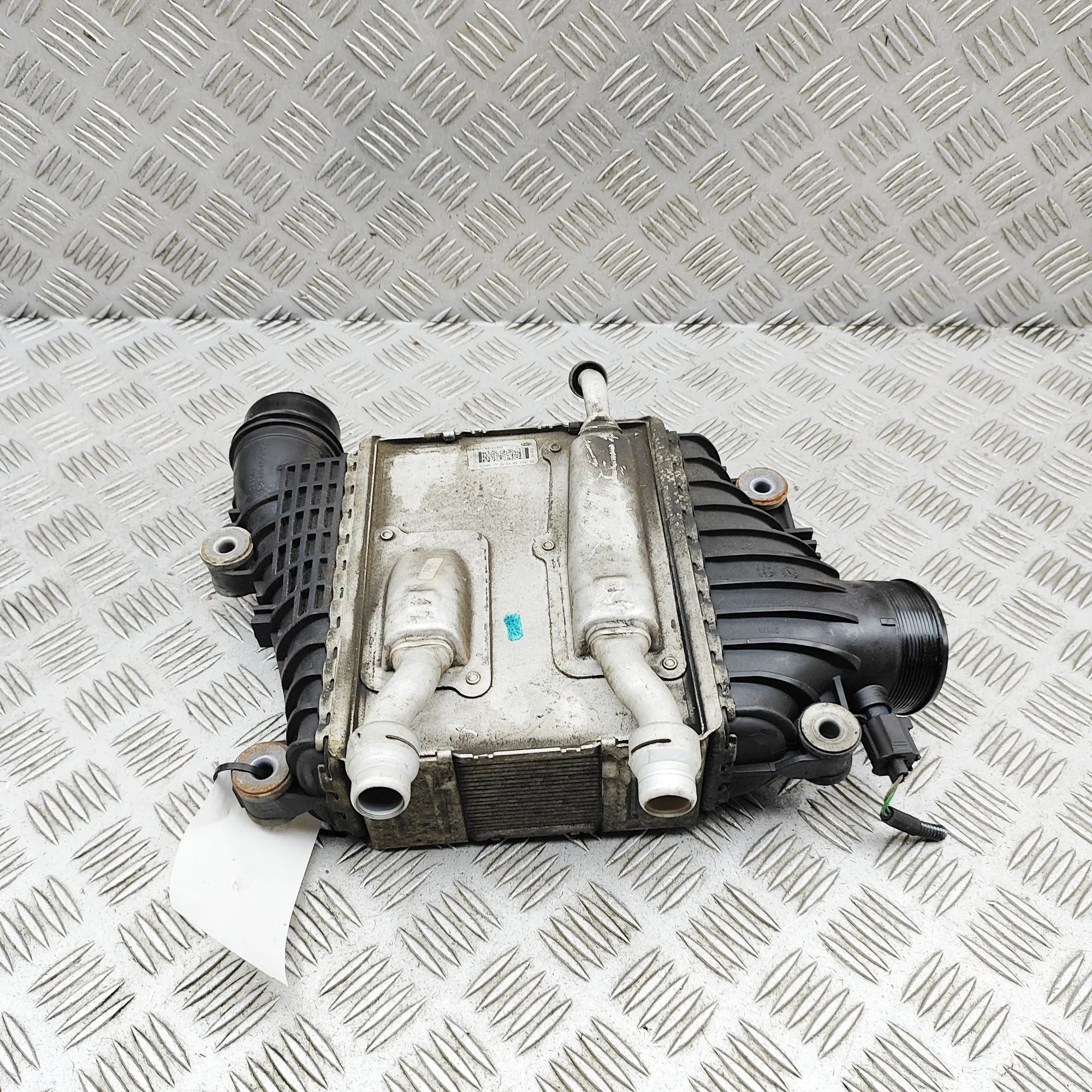 Jaguar F-Pace Intercooler radiator Intercooler radiator — JAGUAR F-PACE (X761) (20...