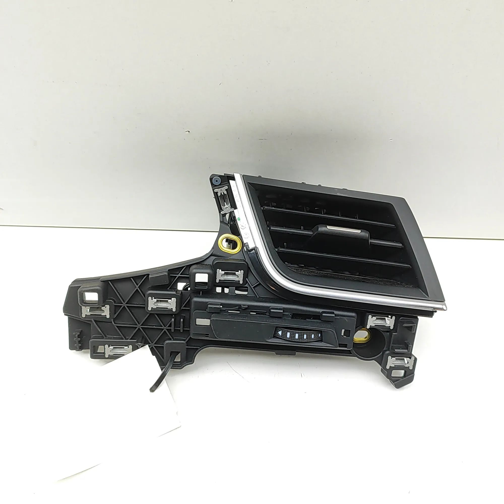 Audi Q7 (4M) Dashboard Air Vents Dashboard Air Vents — AUDI Q7 (4M) (2015-...) —...