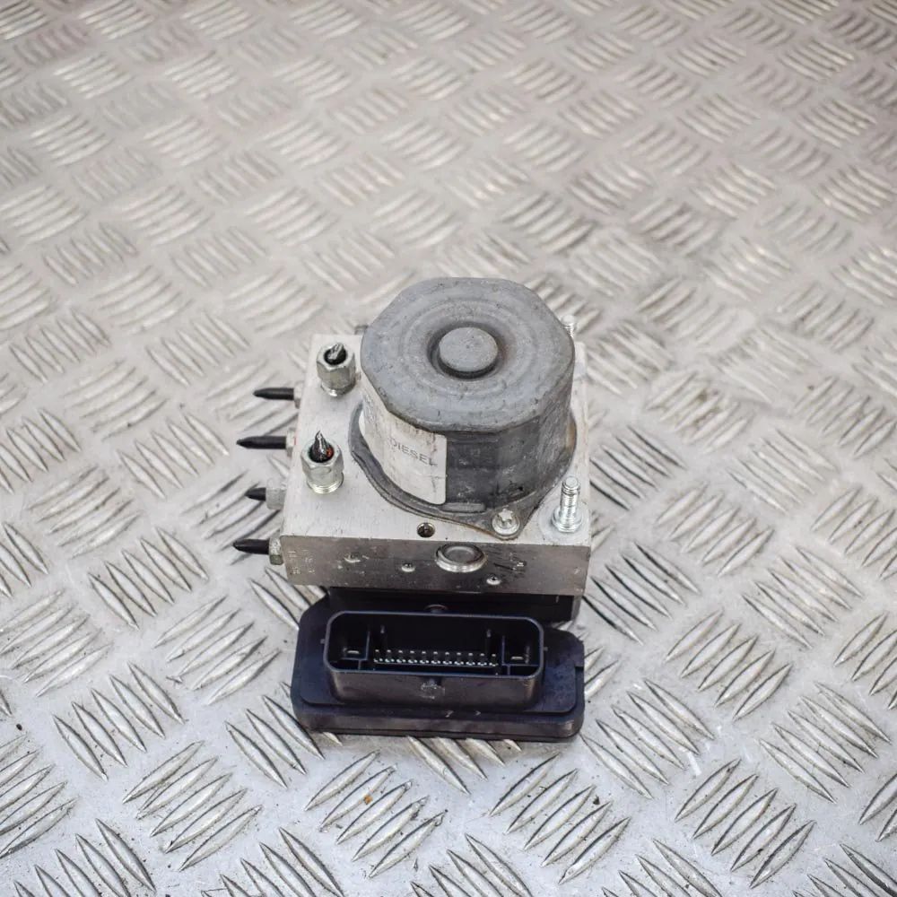 Renault Kadjar ABS hydraulic pump ABS Pump — RENAULT KADJAR (HA, HL) (2015-PRESEN...