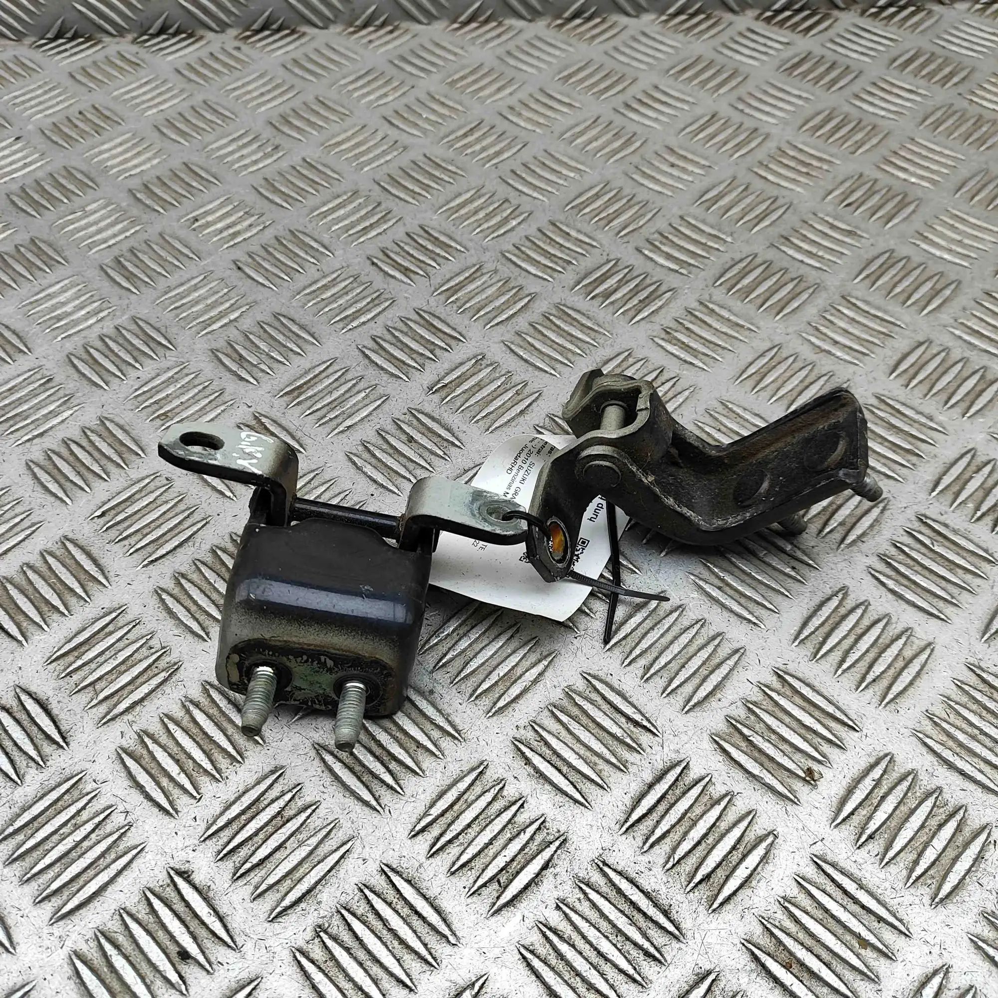 Suzuki Grand Vitara Door hinge set — rear left Door hinge set — rear left — SUZUKI GRAND (VITA...