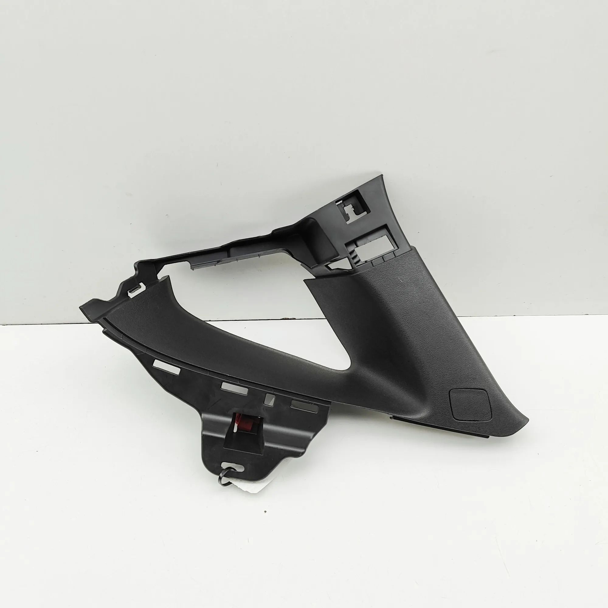 Chevrolet Malibu Right Side Pillar Trim Right Side Pillar Trim — CHEVROLET MALIBU (2015...