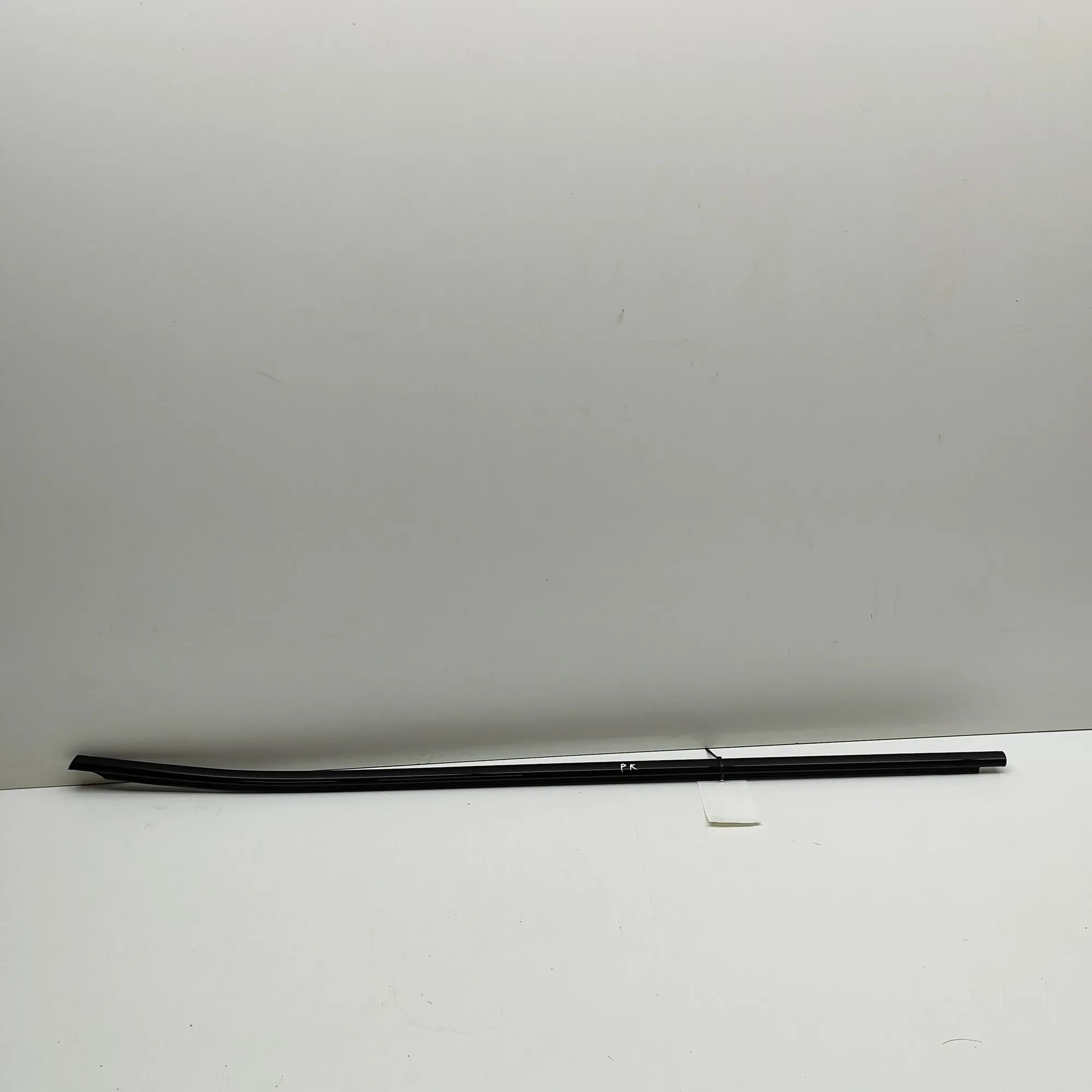 Skoda Enyaq Door window strip — front left Door window strip — front left — SKODA ENYAQ (i...