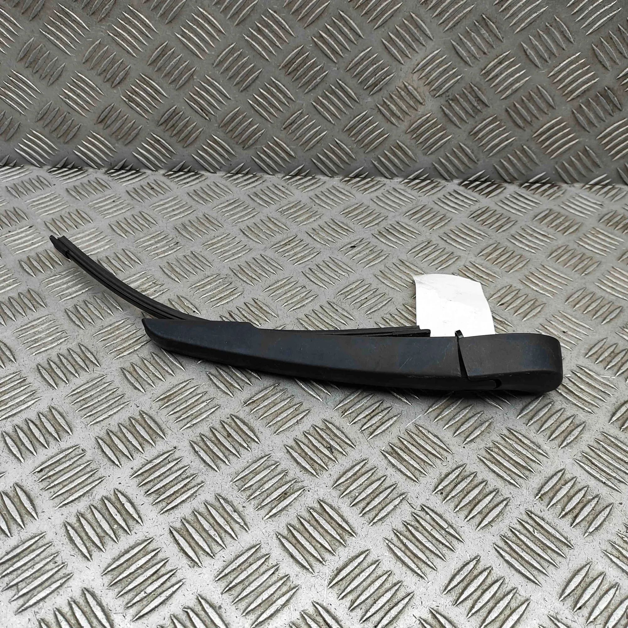 BMW X1 (F48) Window wiper arm — rear Window wiper arm — rear — BMW X1 (F48) (2014-20...