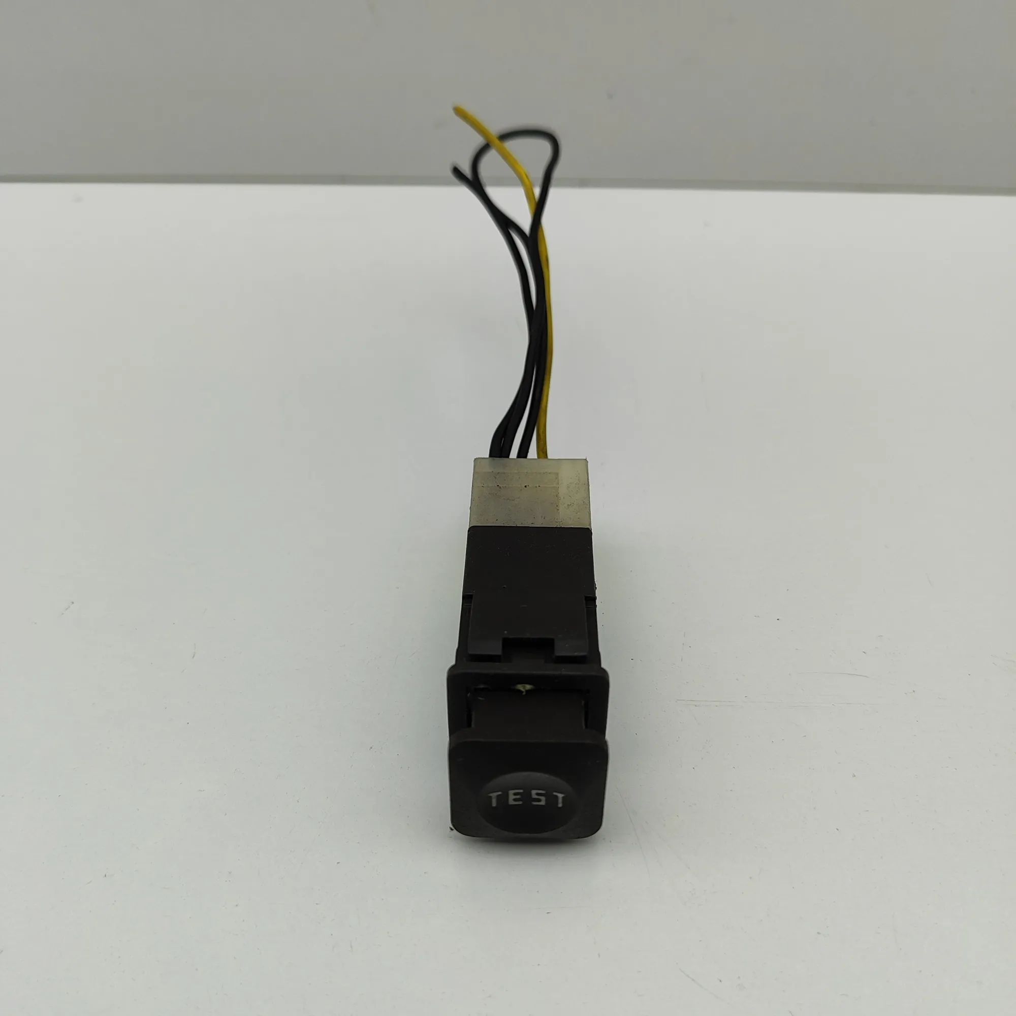 Maserati Biturbo (2, 4, Spyder, Karif) switches Switches — MASERATI 425 (1987-1994) — 323320141...