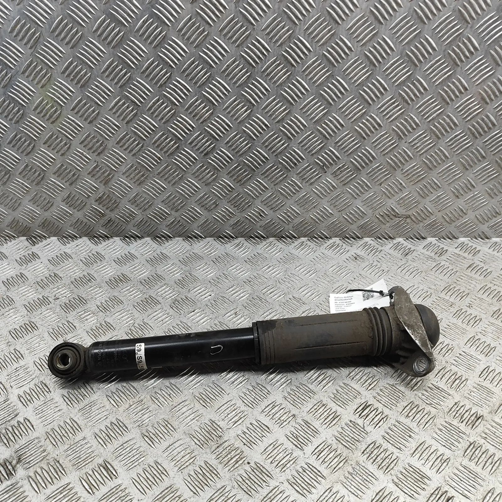 Toyota Corolla Shock absorber — rear right Shock absorber — rear right — TOYOTA COROLLA (E...