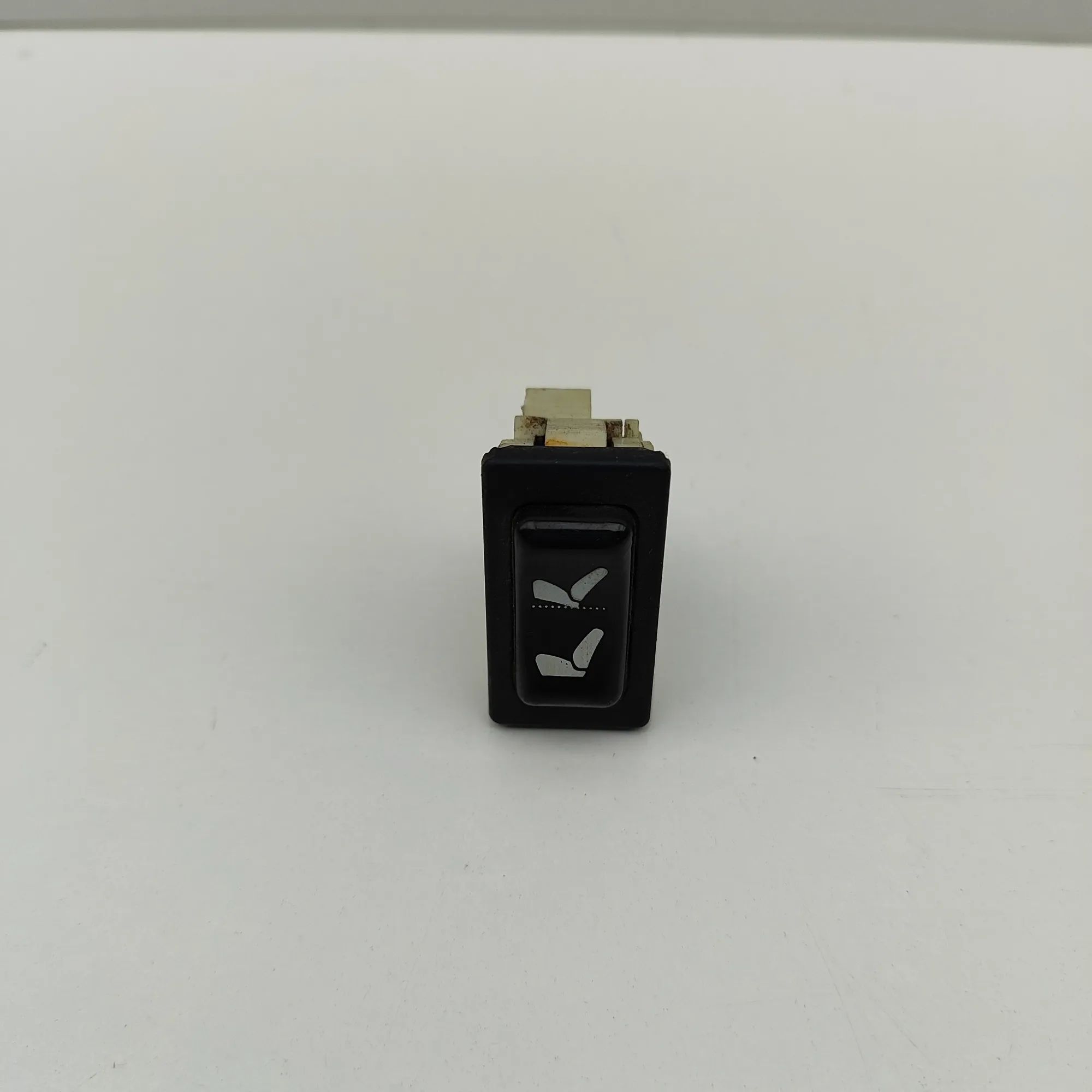Maserati Biturbo (2, 4, Spyder, Karif) switches Switches — MASERATI 425 (1987-1994) — 323350151...