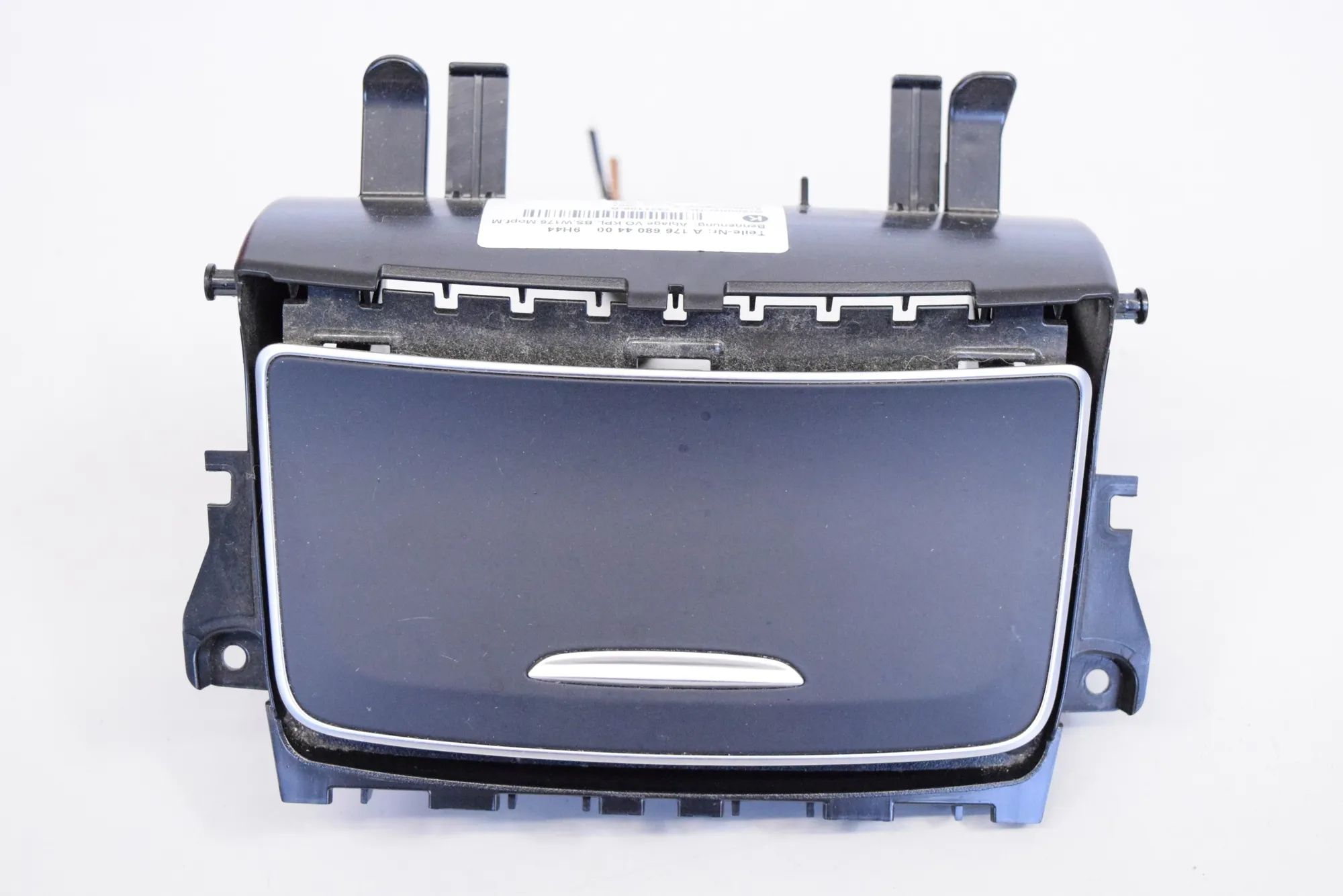 Mercedes-Benz A (W176) Tuhkakuppi Ashtray — MERCEDES BENZ A-CLASS (W176) (2012-20...