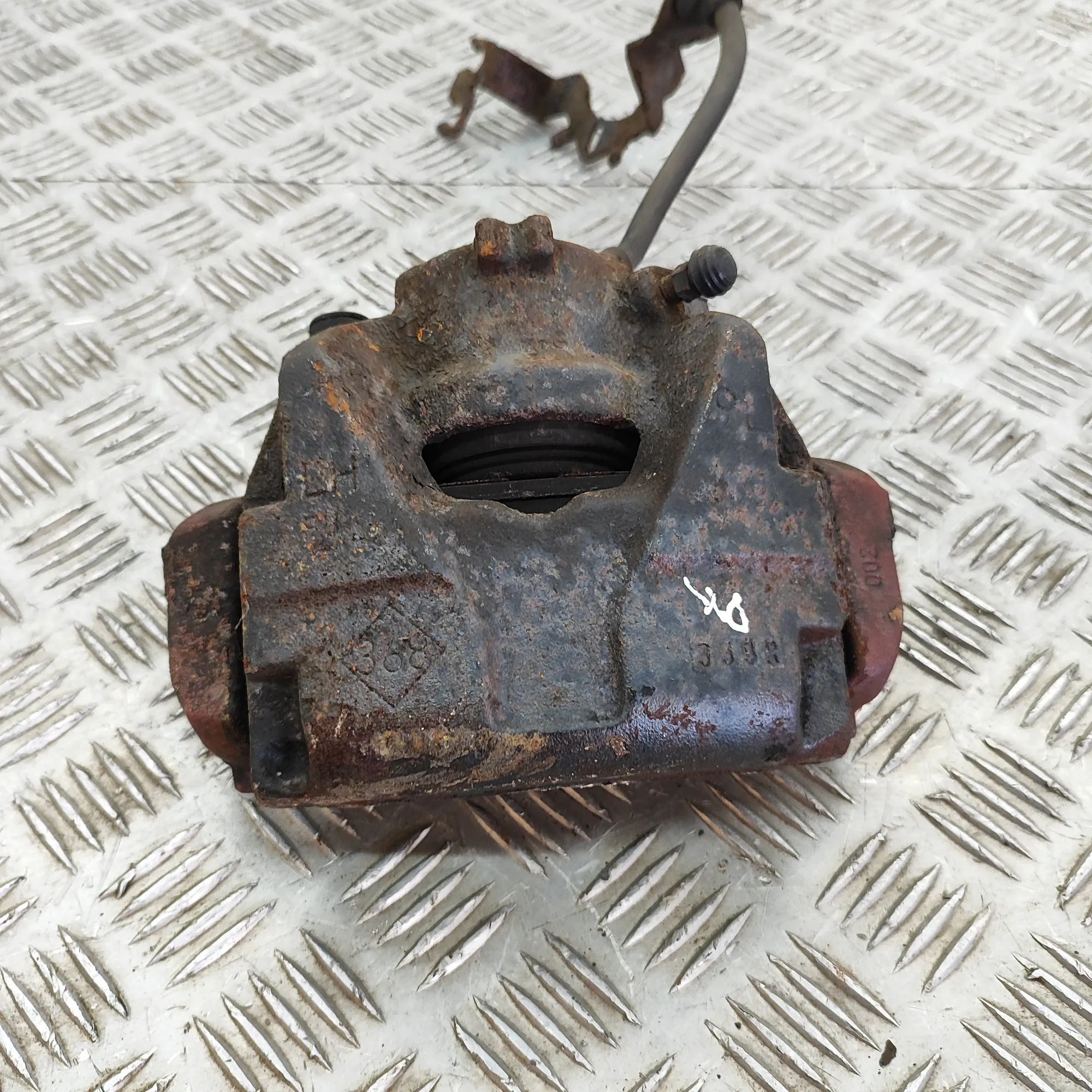 Renault Megane Brake caliper — front left Brake caliper — front left — RENAULT MEGANE (CC...
