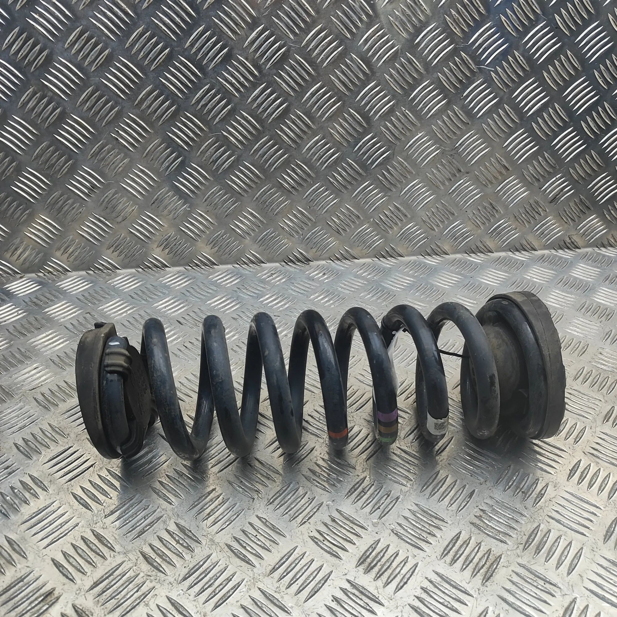 Land Rover Range Rover Velar Coil spring — rear left Coil spring — rear left — LAND ROVER RANGE ROVE...