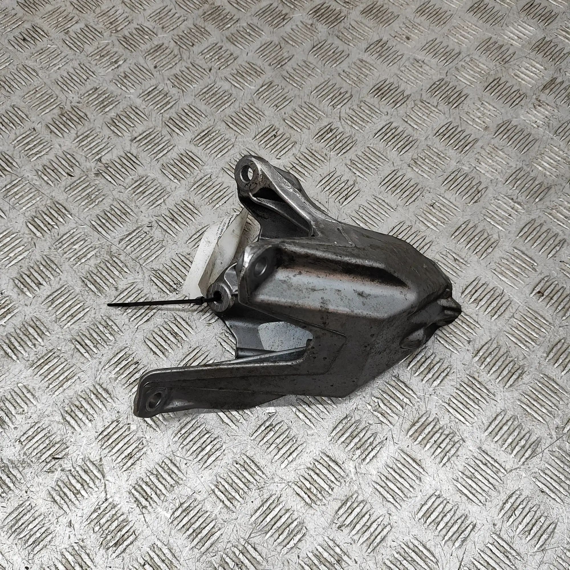 Audi e-tron Right Side Engine Bracket Right Side Engine Bracket — AUDI E-TRON (GEN) (...