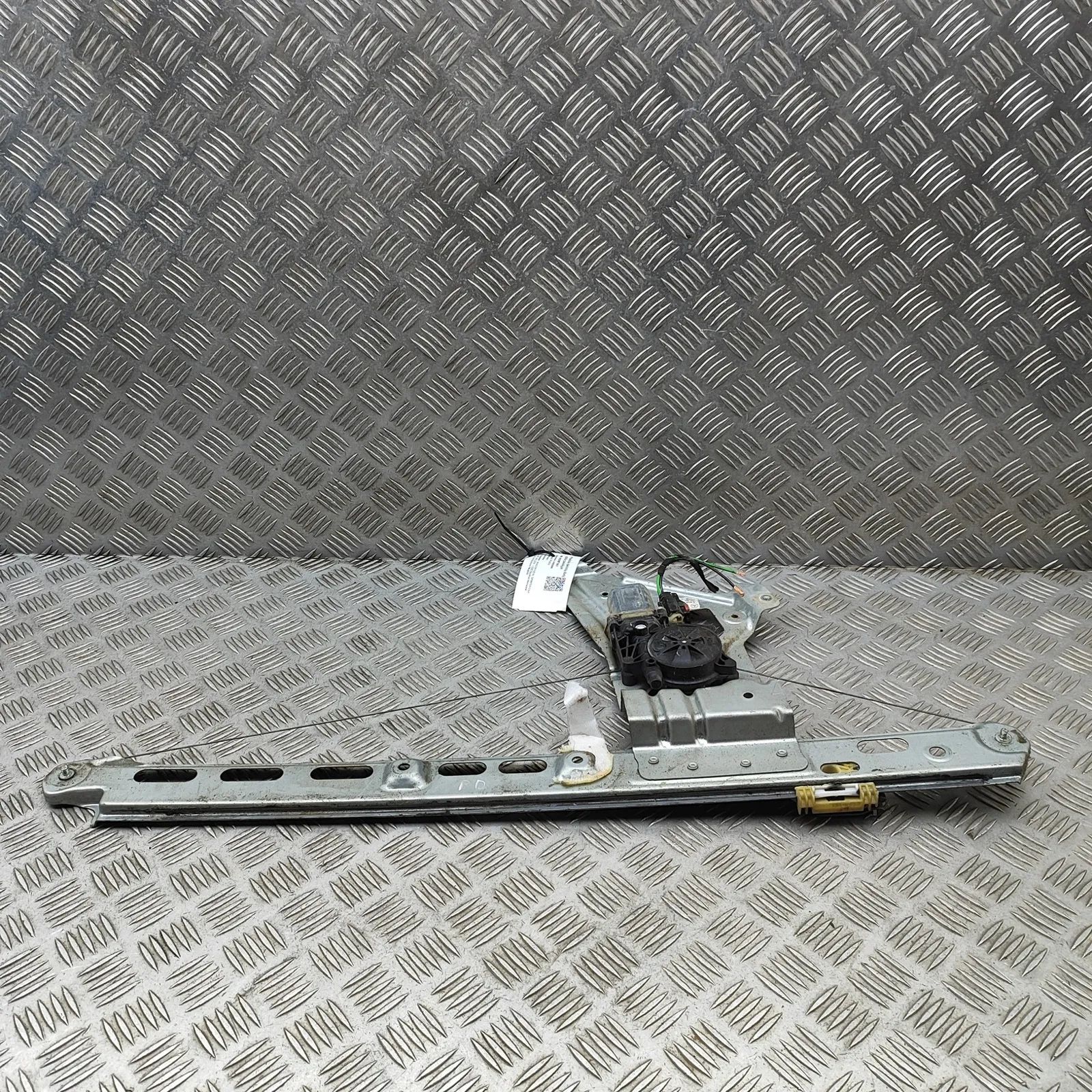 Mercedes-Benz Sprinter (W907 / W910)  Front Right Door Window Regulator