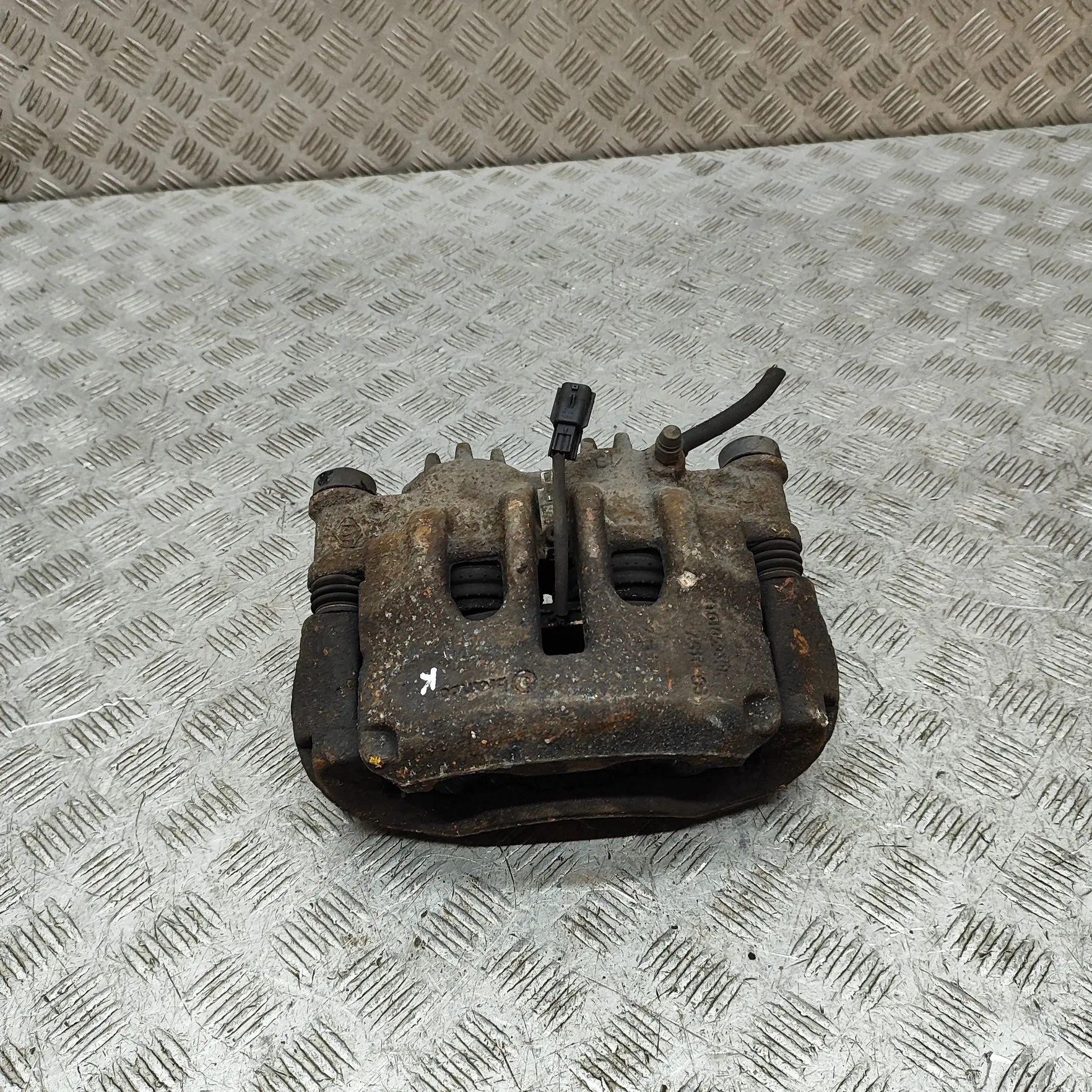 Renault Master Brake caliper — front left
