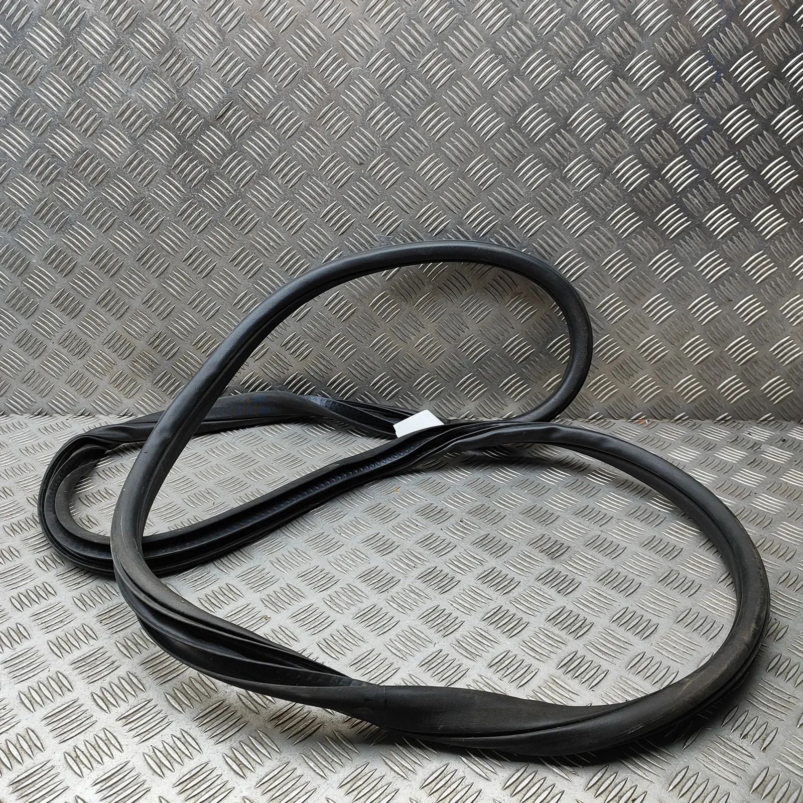 Land Rover Discovery Door rubber seal — rear right
