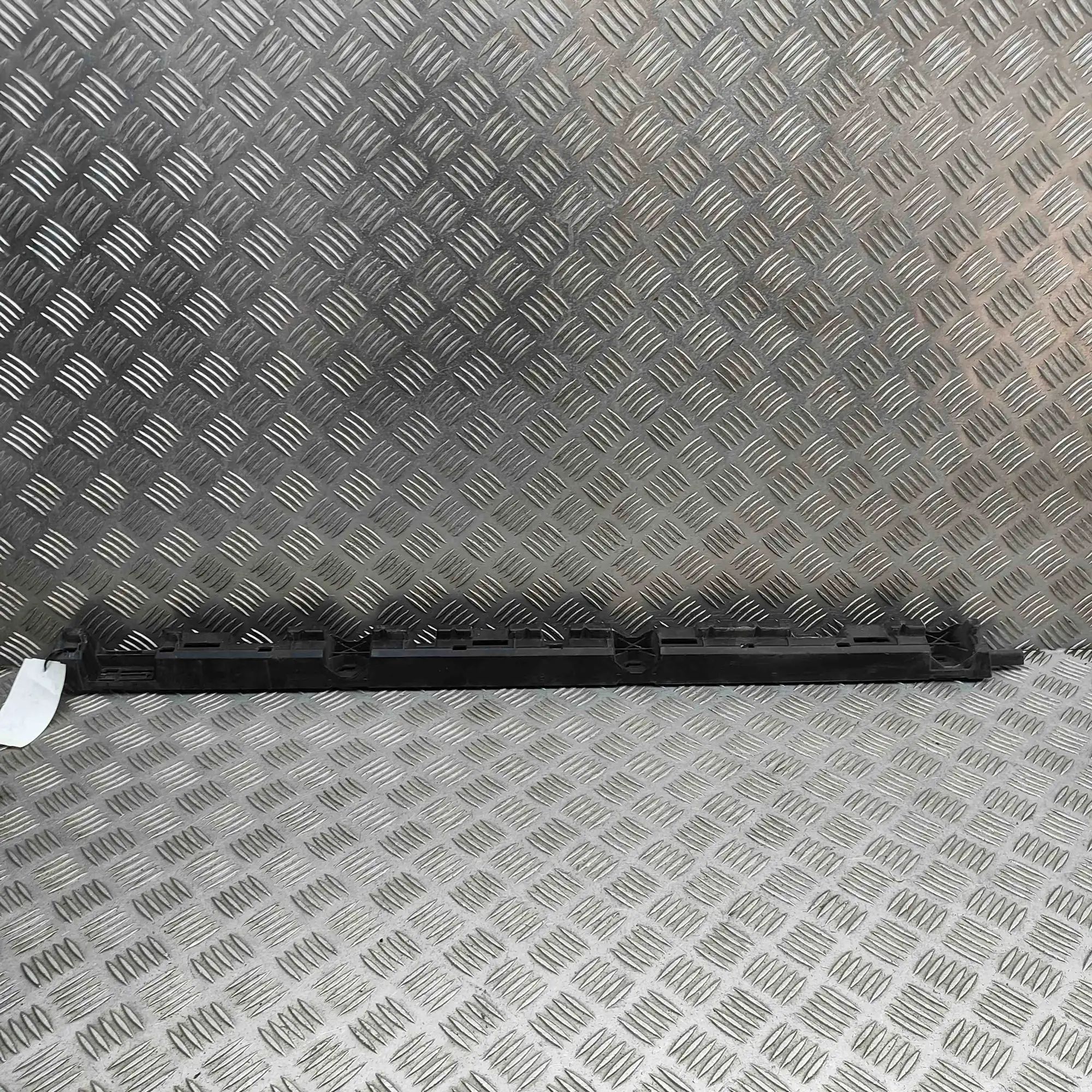 Volvo V60 Side skirt holder — front right