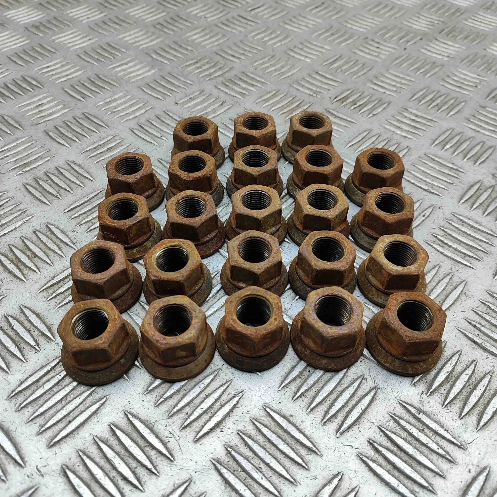 Iveco Daily Wheel Screws Kit Wheel Screws Kit — IVECO DAILY (VI Flatbed) (20...