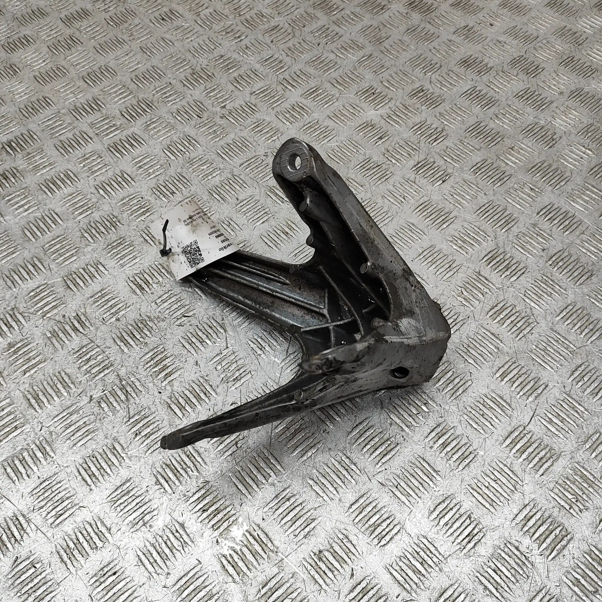 Audi e-tron Left Side Engine Bracket Left Side Engine Bracket — AUDI E-TRON (GEN) (2...