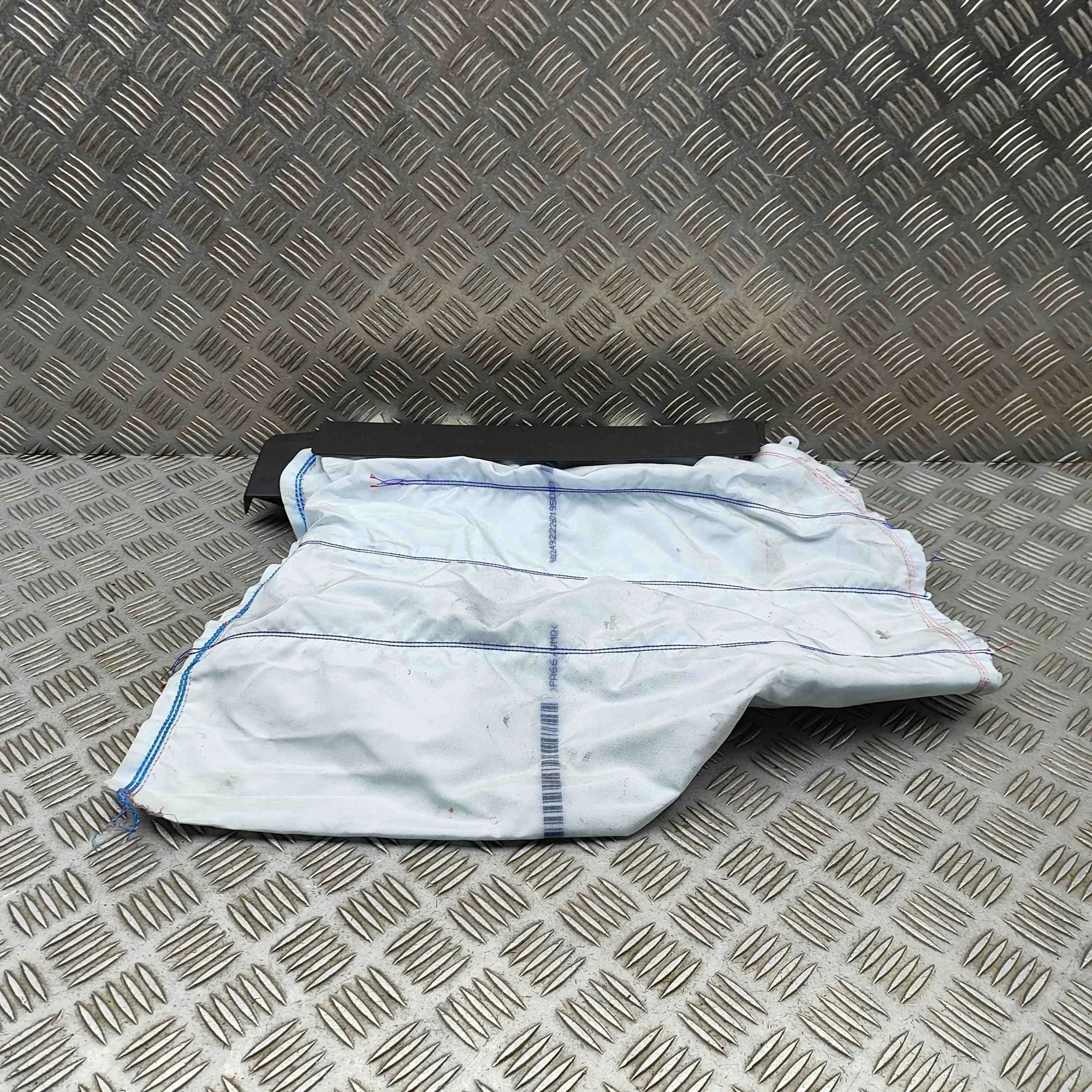Mercedes-Benz CLA (C117) Knee Safety Bag SRS Knee Safety Bag SRS — MERCEDES BENZ CLA (Coupe ...