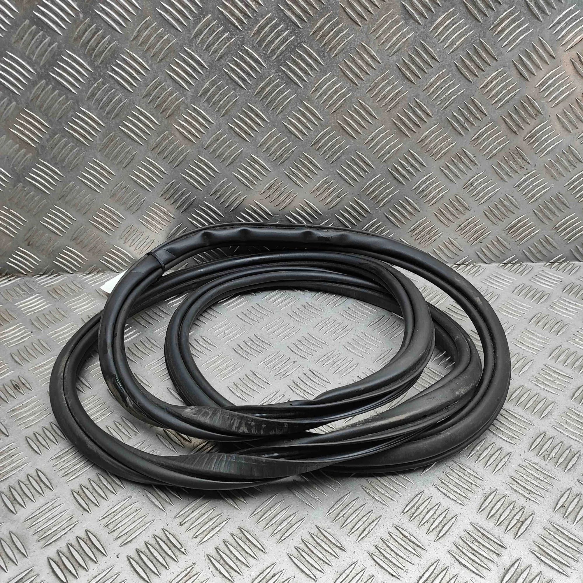 Volvo V60 Door rubber seal — rear left Door rubber seal — rear left — VOLVO V60 (II 22...