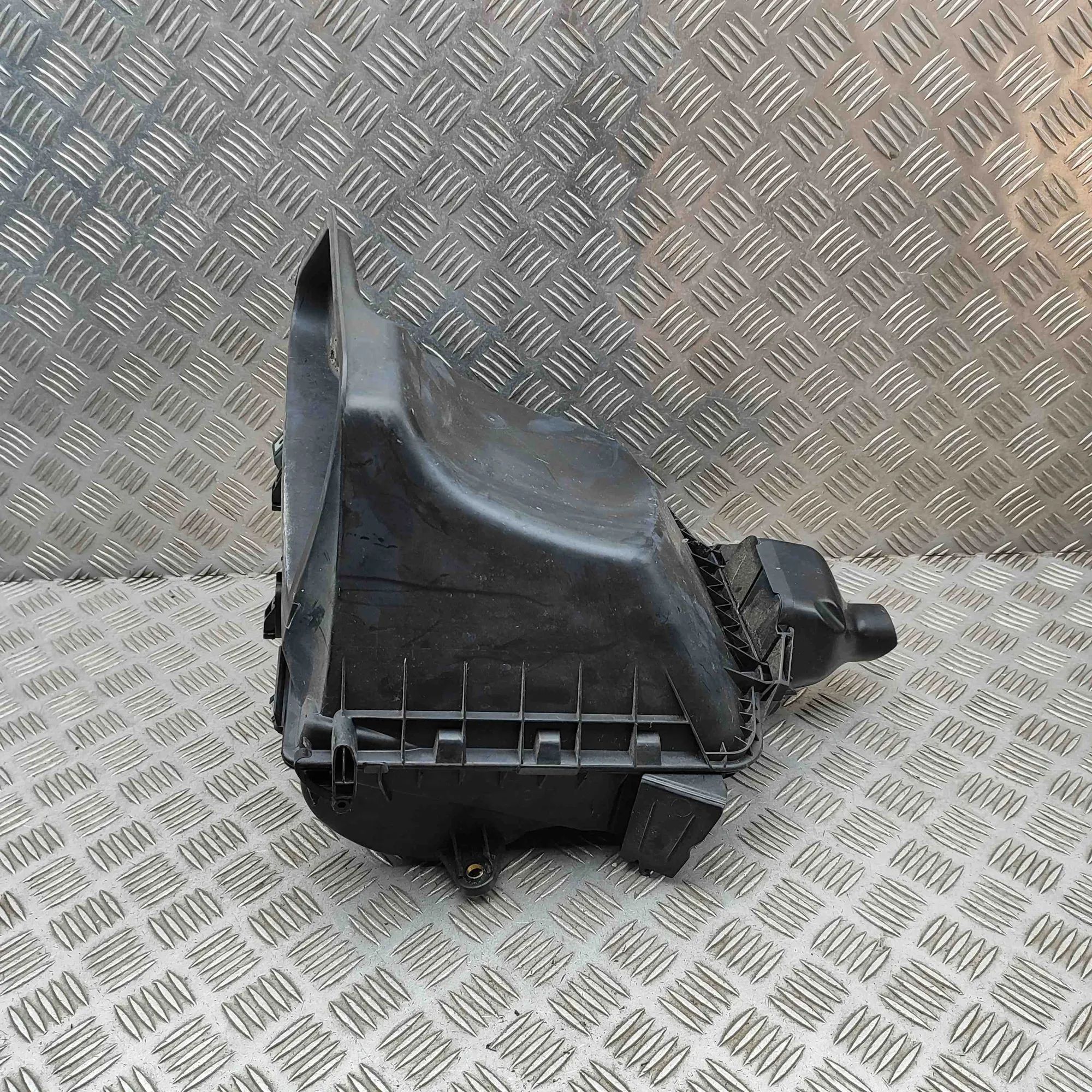 Mercedes-Benz ML / GLE (W166) Air filter box  Air Filter Box — MERCEDES BENZ GLE (Coupe C292)...