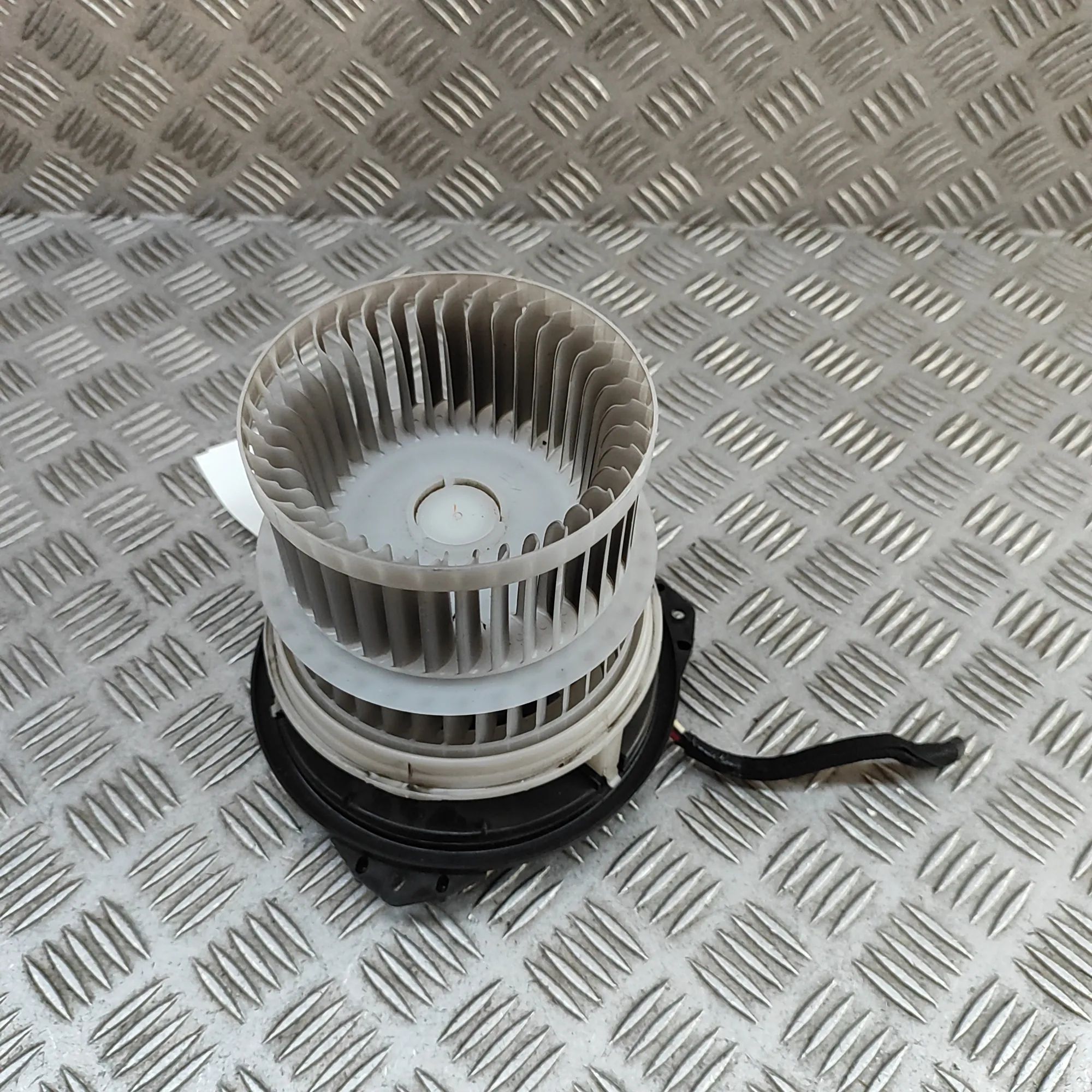 Toyota RAV4 (XA40) Heater Blower Fan Heater Blower Fan — TOYOTA RAV (4 V A5, H5) (20...