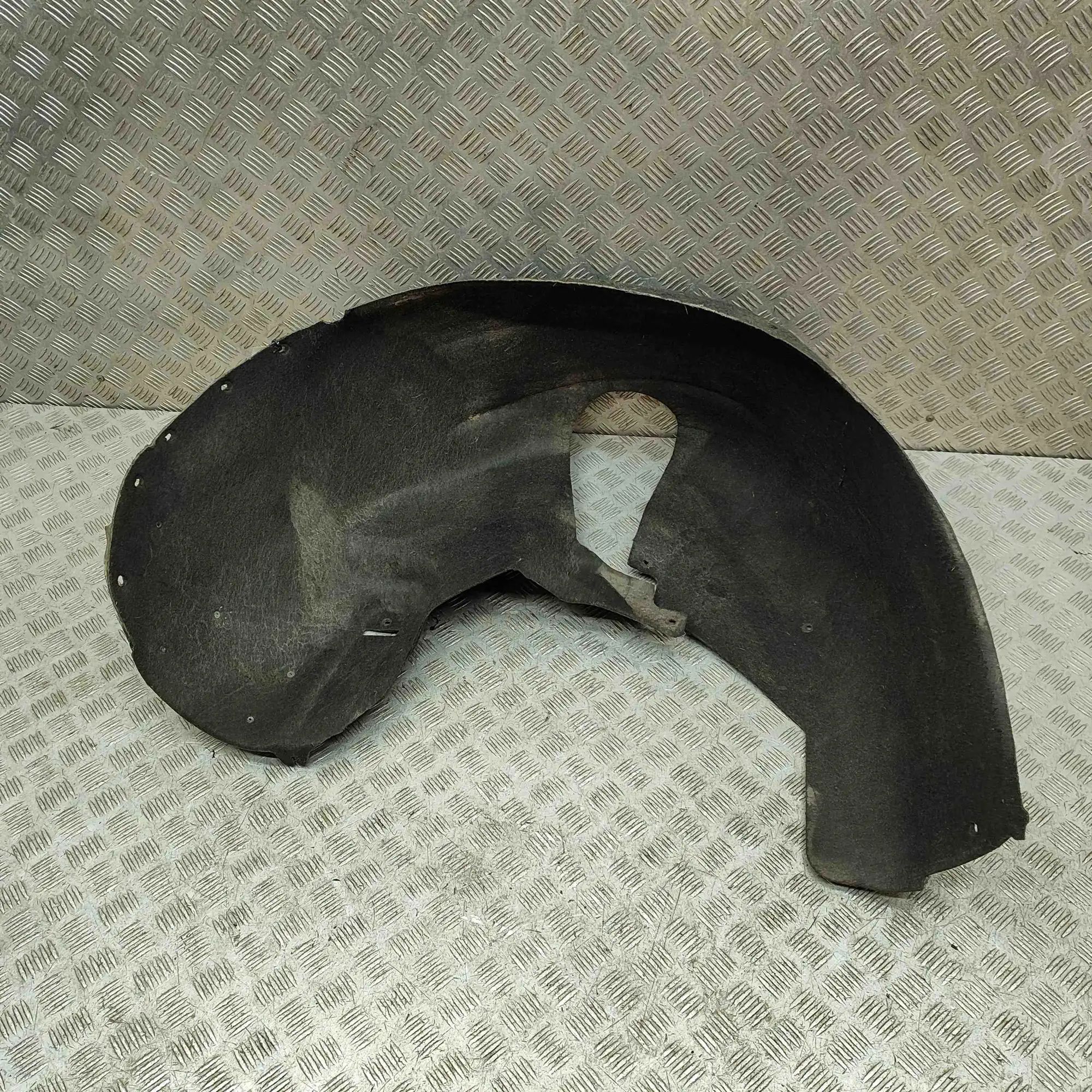 Volkswagen Phaeton Rear Right Arch Liner Rear Right Arch Liner — VW PHAETON (3D_) (2002-...