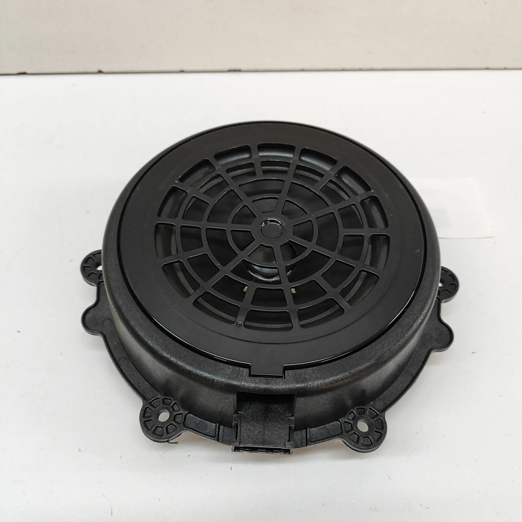 Porsche Panamera Rear Right Door Speaker Rear Right Door Speaker — PORSCHE PANAMERA (971...