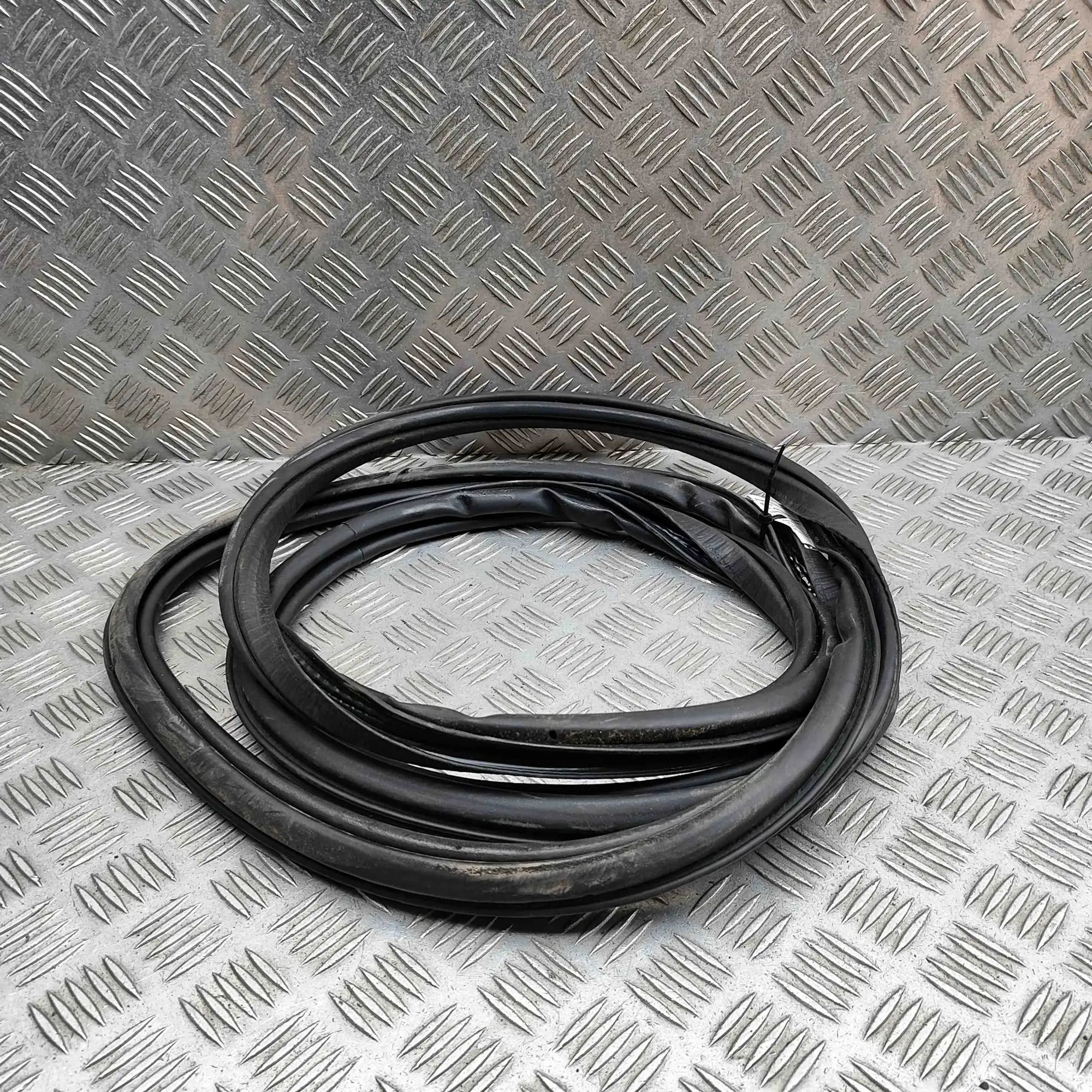 Volvo V60 Door rubber seal — front right