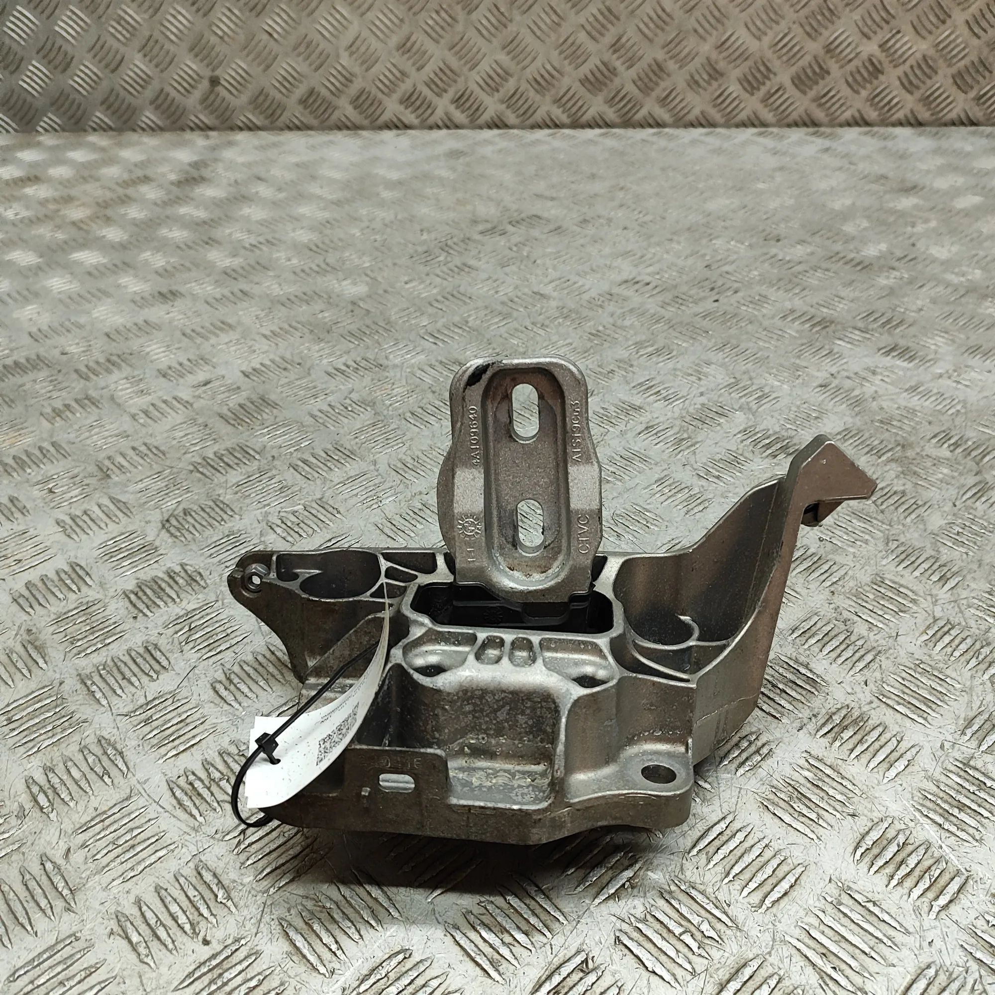 Peugeot 208 Left Side Engine Mount Left Side Engine Mount — PEUGEOT 208 (II UB_, U...