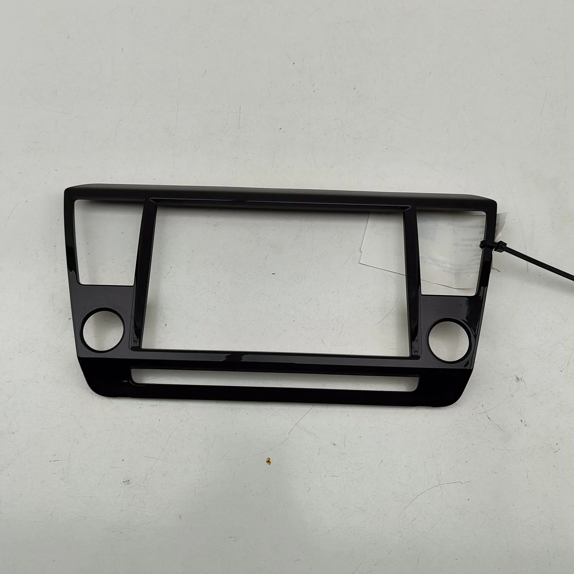 Navigation screen trim Brand/Model: SKODA SUPERB
Year: 2017
Engine: 2....