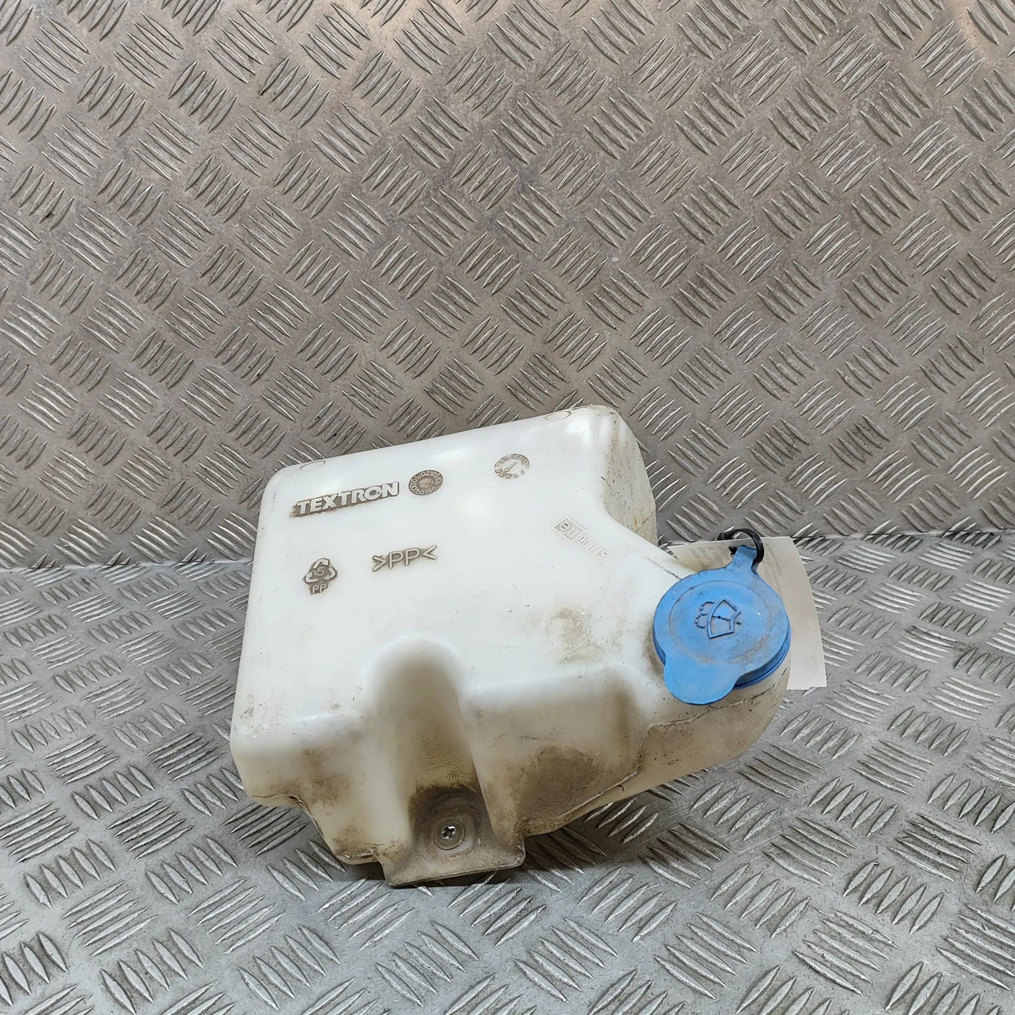 Land Rover Defender Window Washer Tank Window Washer Tank — LAND ROVER DEFENDER (L315)...