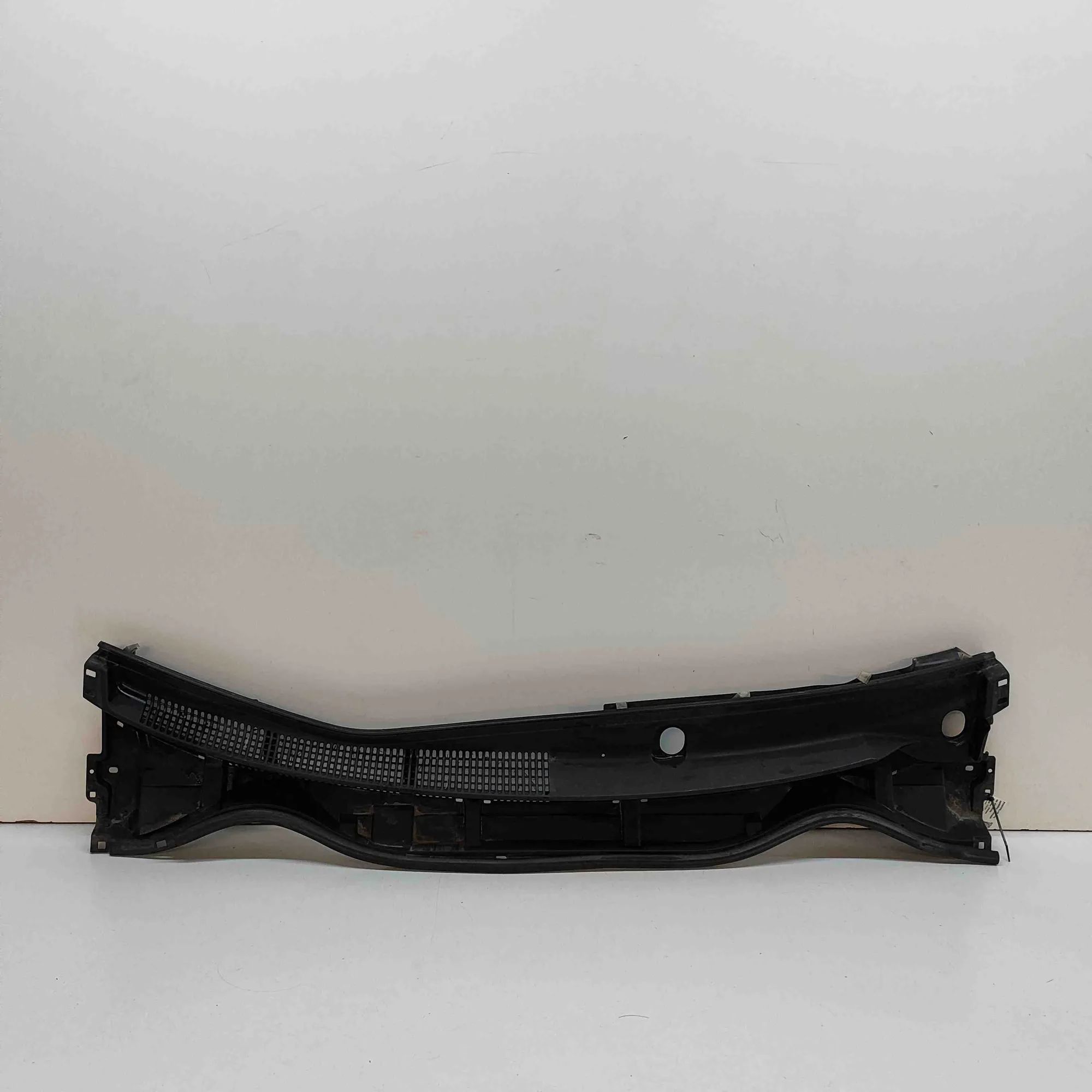 Toyota Auris Front Wiper Cowl Trim Front Wiper Cowl Trim — TOYOTA AURIS (_E18_) (2...