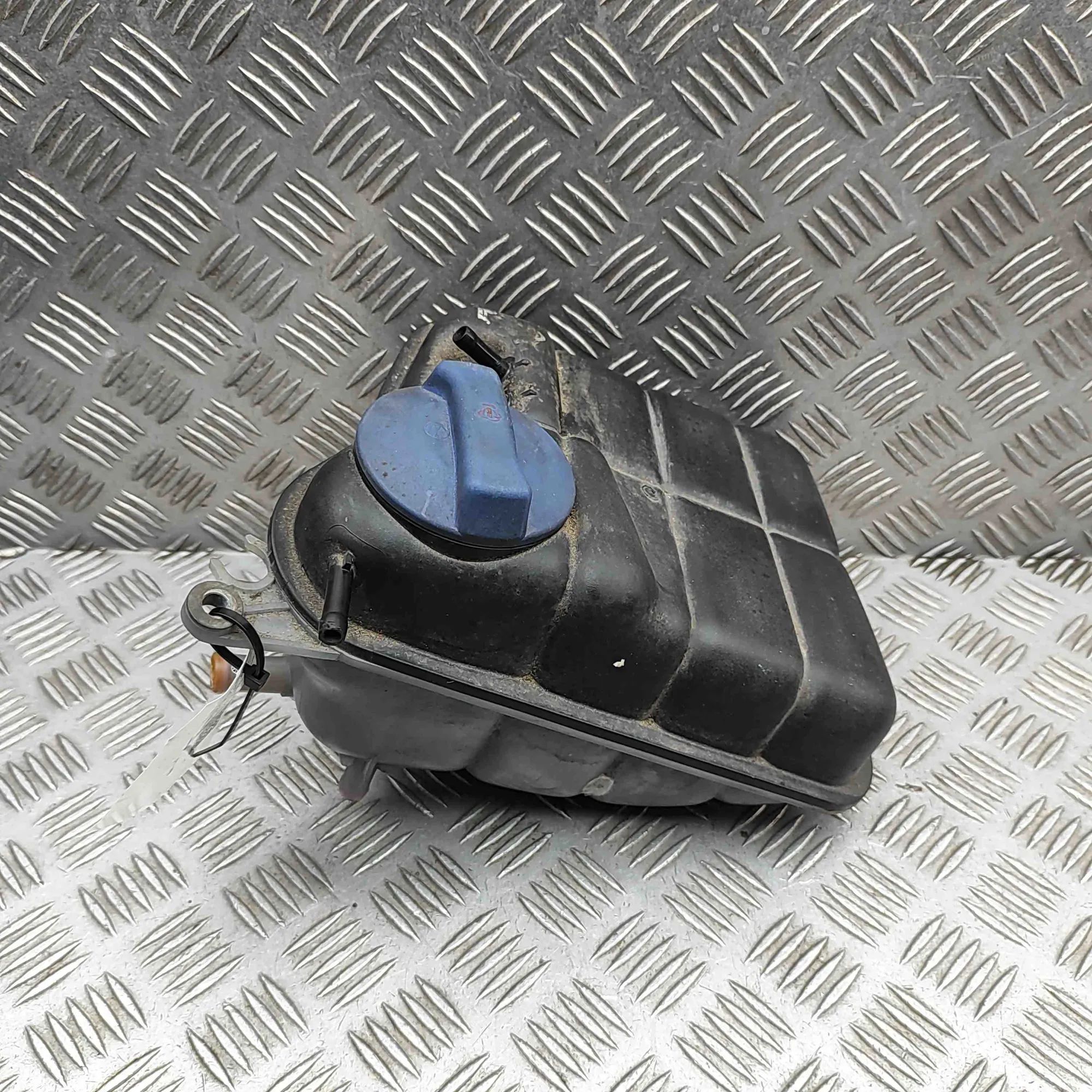 Volkswagen Phaeton Expansion Tank Expansion tank — VW PHAETON (3D_) (2002-2016) —...