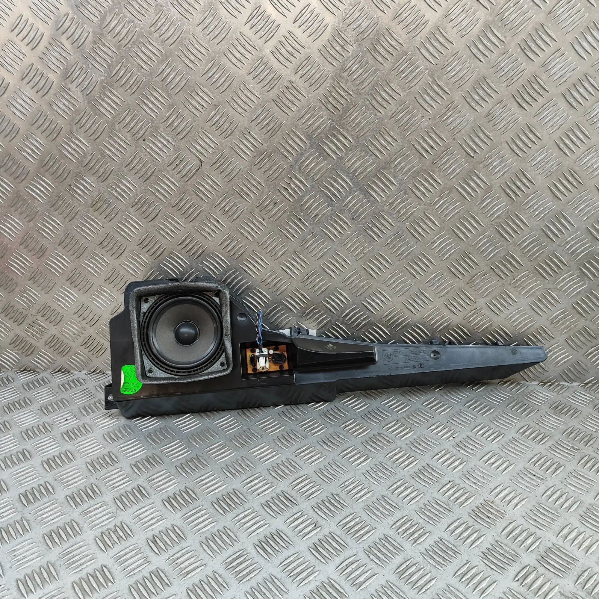 BMW 7 (E38) Front Right Door Speaker Front Right Door Speaker — BMW 7 (E38) (1994-20...