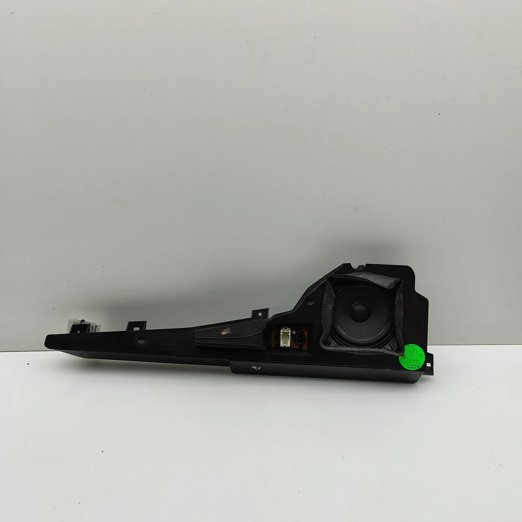 BMW 7 (E38) Front Left Door Speaker Front Left Door Speaker — BMW 7 (E38) (1994-200...