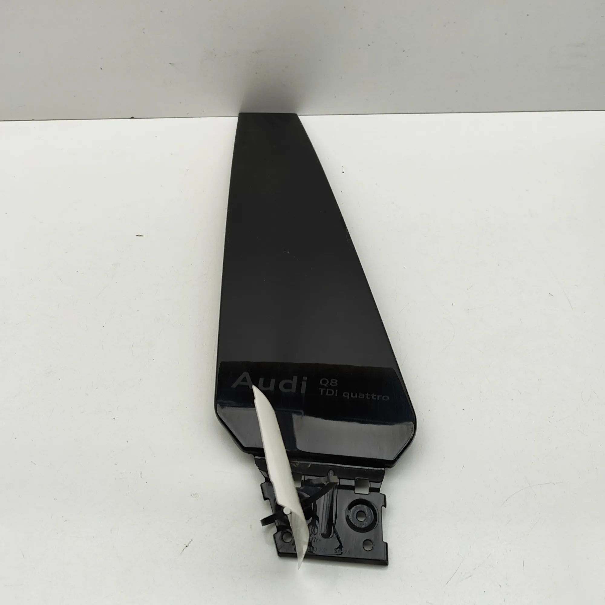 Audi Q8 Vertical door trim — front right Vertical door trim — front right — AUDI Q8 (4MN...