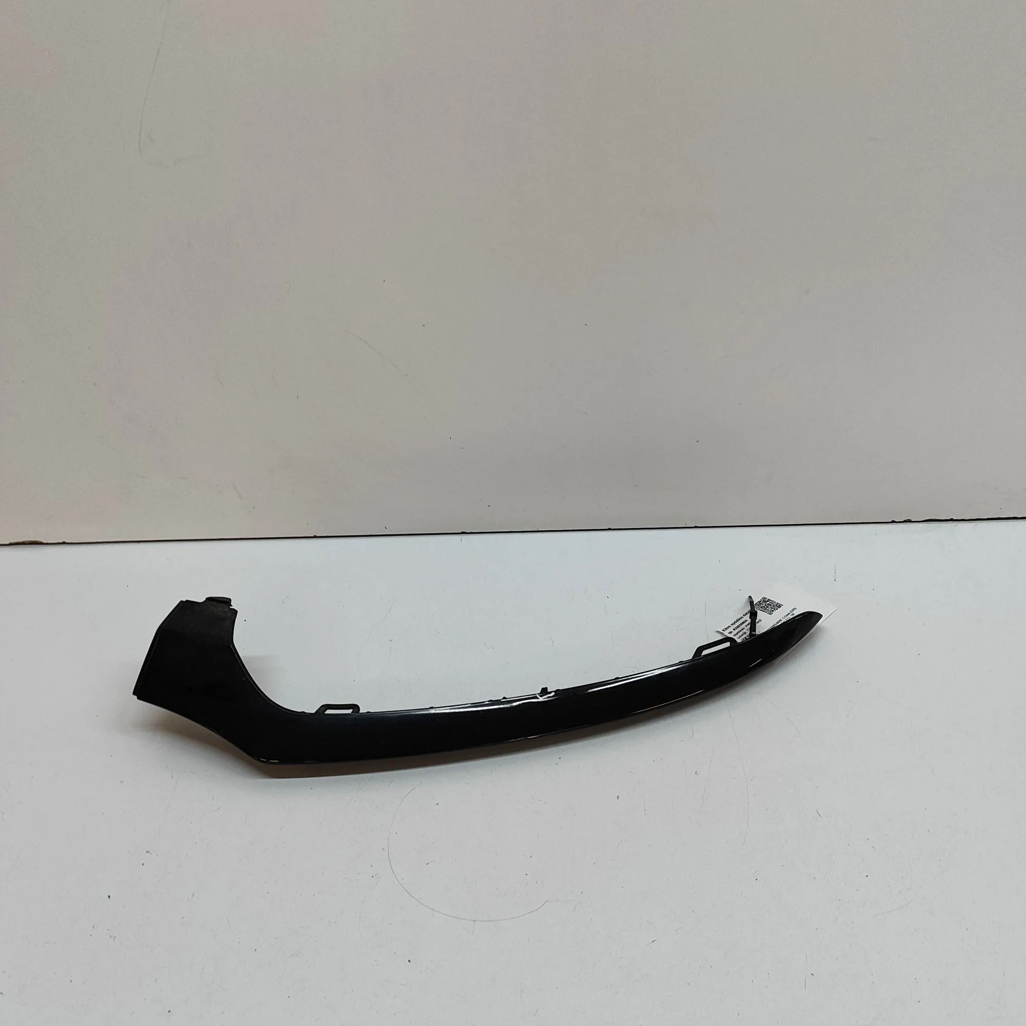 Mercedes-Benz A (W176) Bumper moulding — front left Bumper moulding — front left — MERCEDES BENZ C-...