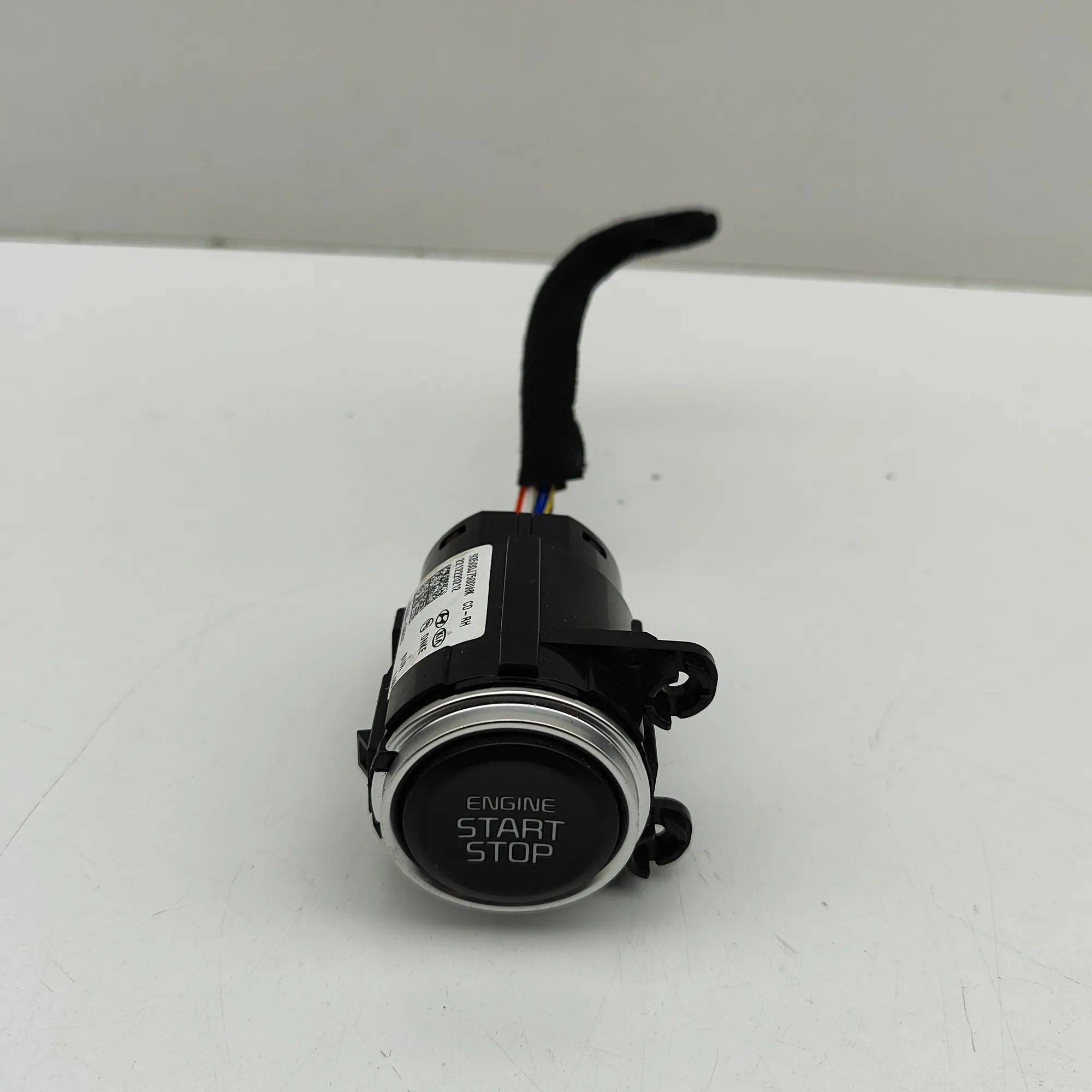 Kia Ceed (CD) Engine start button Engine start button — KIA CEE\'D (Hatchback CD)...