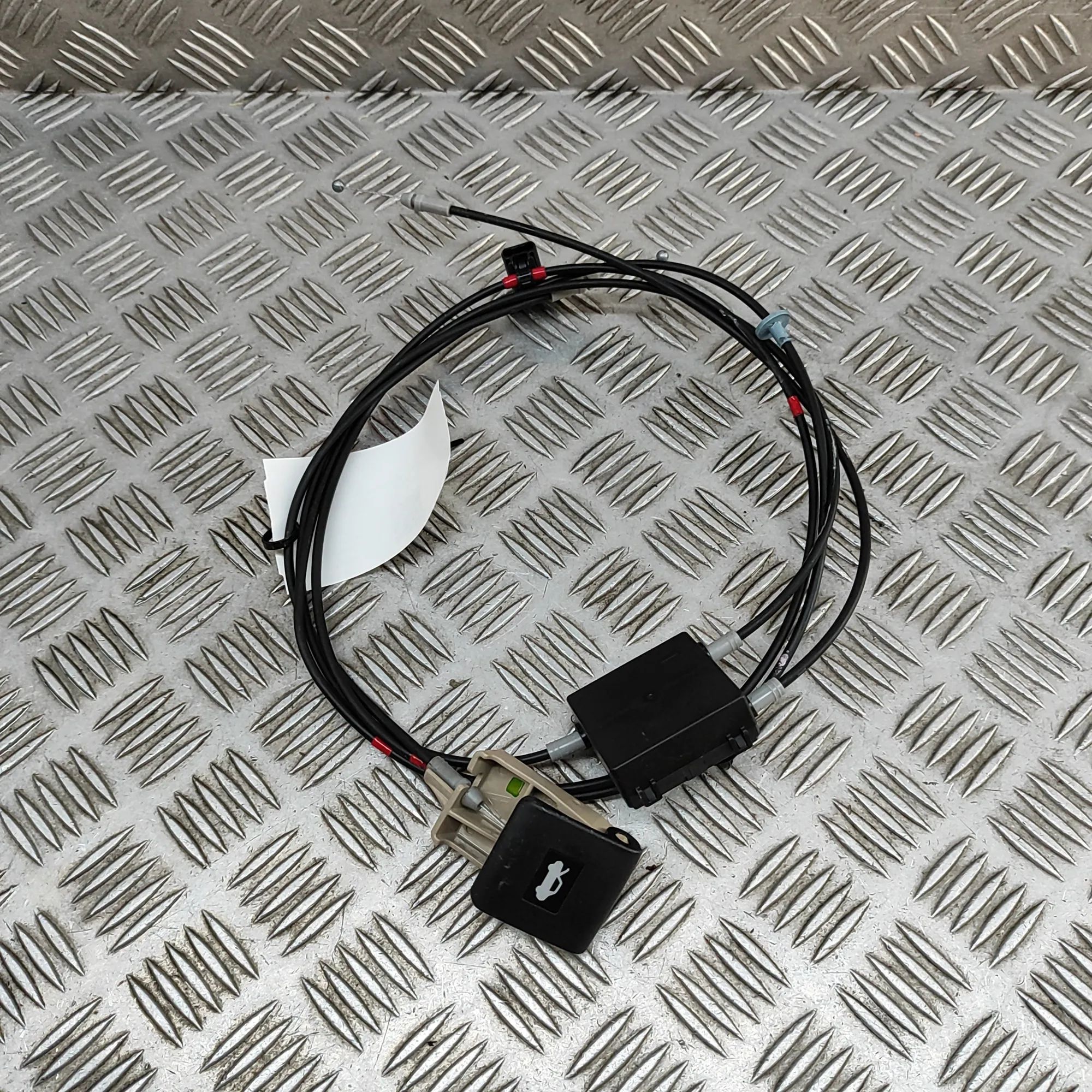 Lexus RX Bonnet release handle Bonnet release handle — LEXUS RX (_LA1_, _LH1_)...
