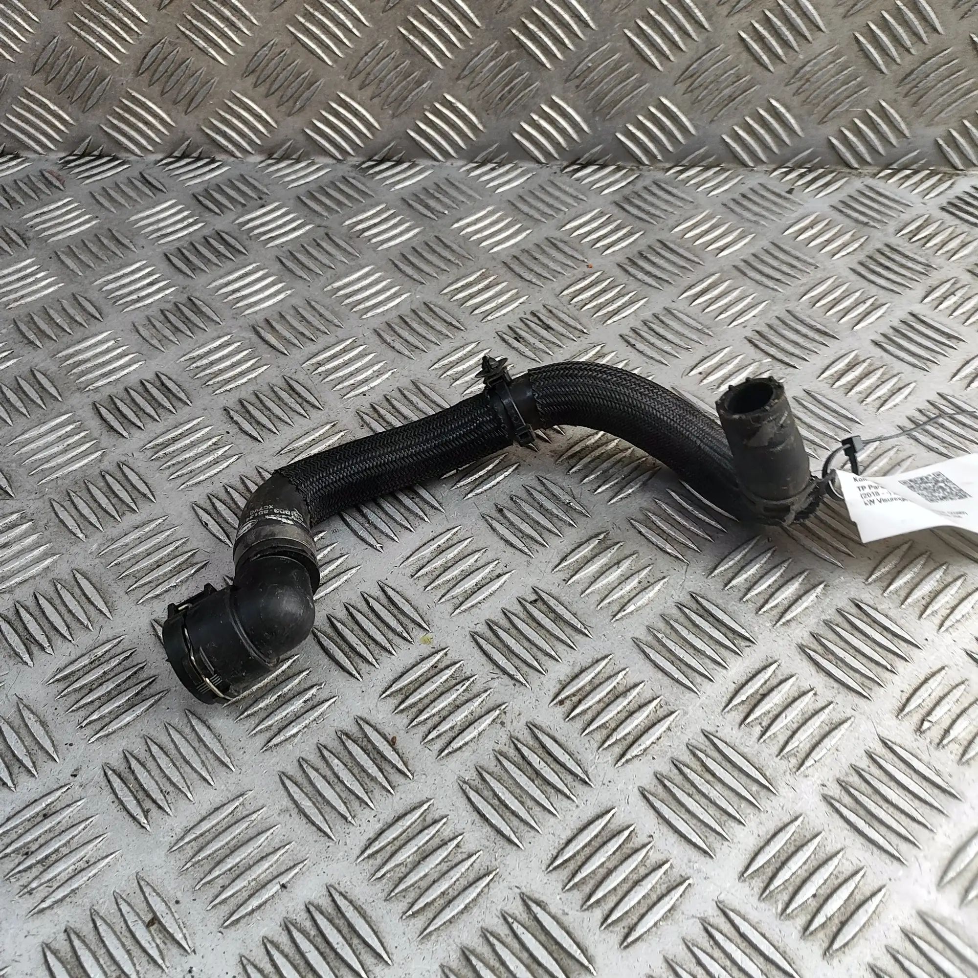 Jaguar I-Pace Шланг системы охлаждения Coolant hose — JAGUAR I-PACE (X590) (2018-...) ...