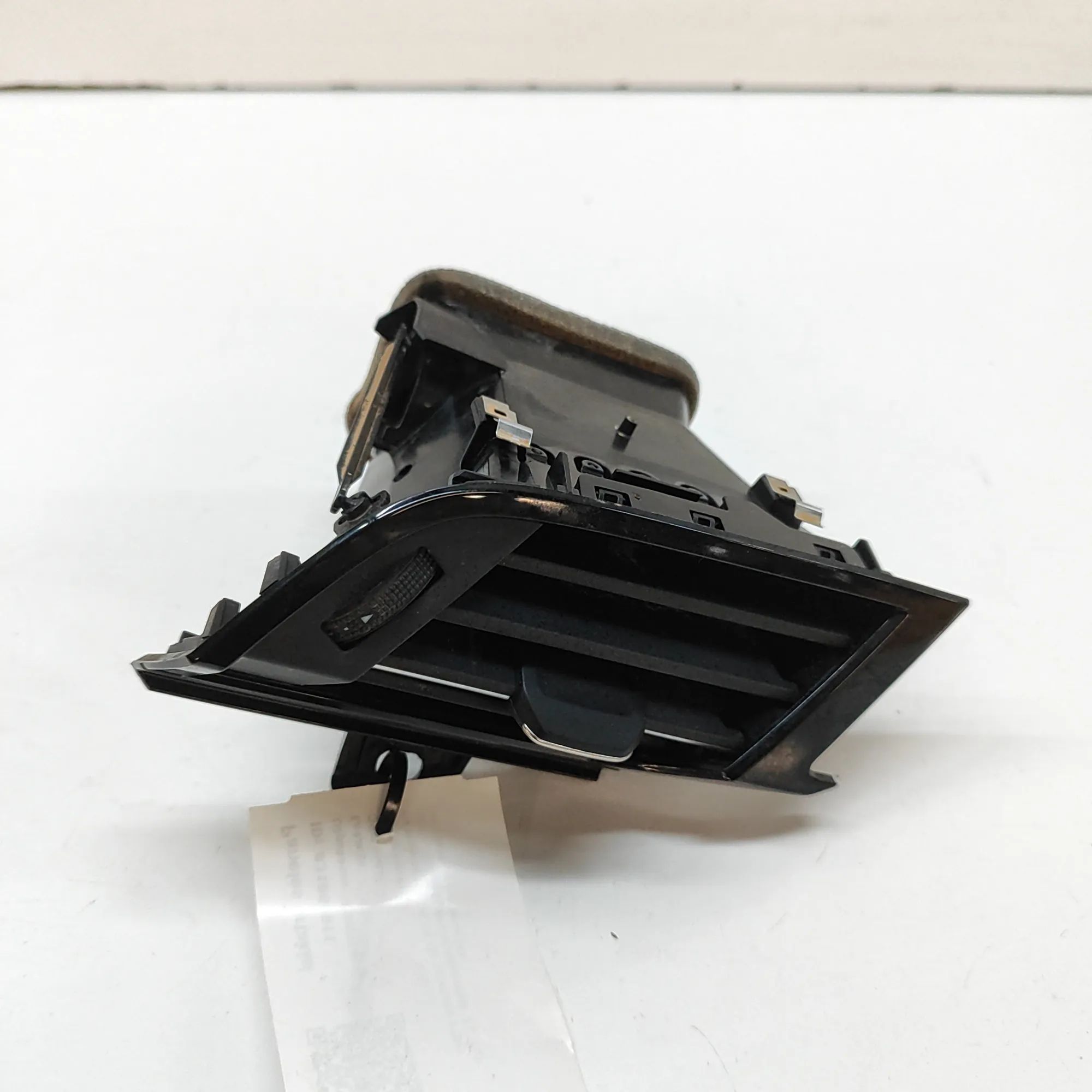Audi Q3 (F3) Dashboard Air Vents Dashboard Air Vents — AUDI Q3 (Sportback F3N) (...
