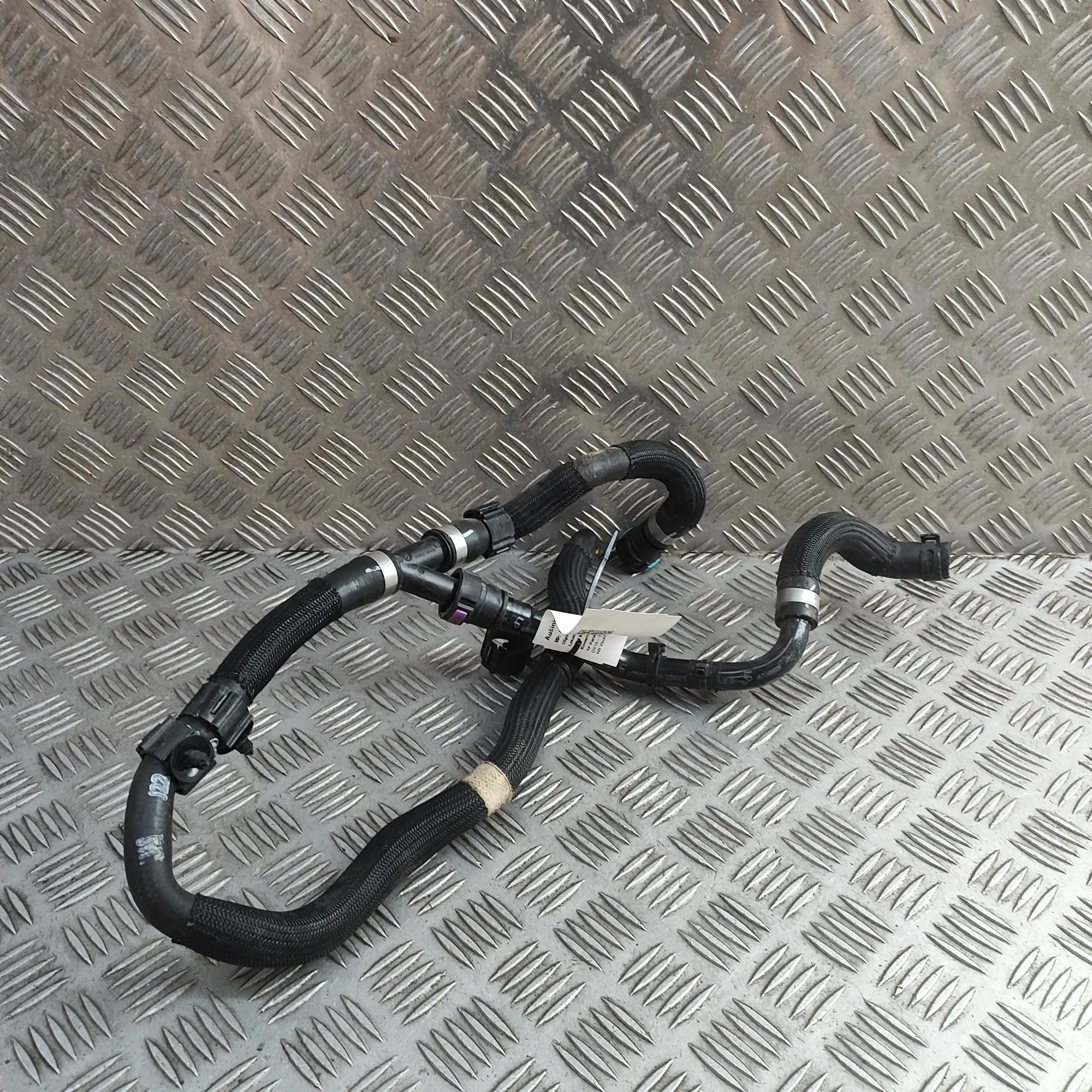 Jaguar I-Pace Шланг системы охлаждения Coolant hose — JAGUAR I-PACE (X590) (2018-...) ...