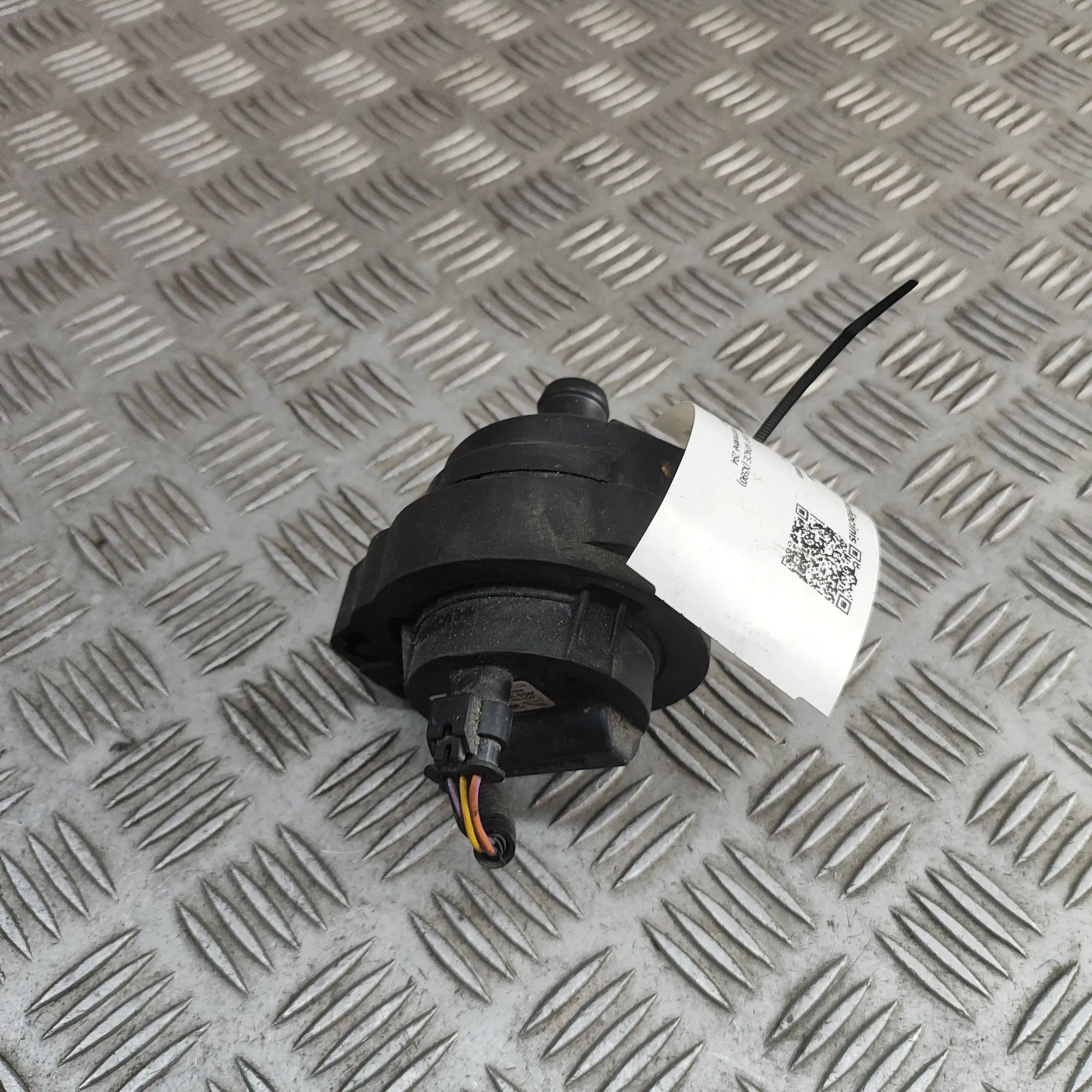 Jaguar I-Pace Auxiliary Water Pump Auxiliary Water Pump — JAGUAR I-PACE (X590) (20...