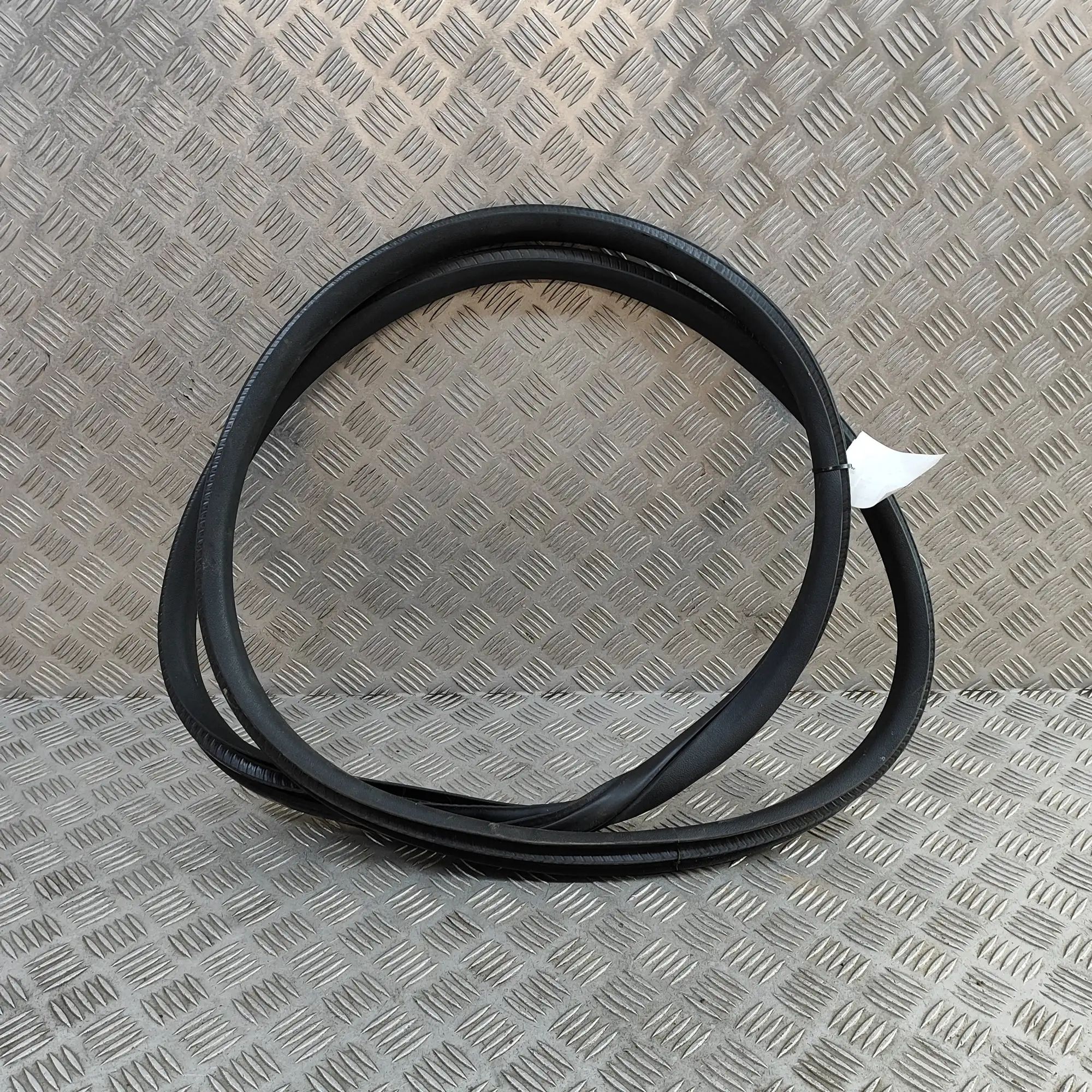 Jaguar I-Pace Door rubber seal — front left Door rubber seal — front left — JAGUAR I-PACE (...