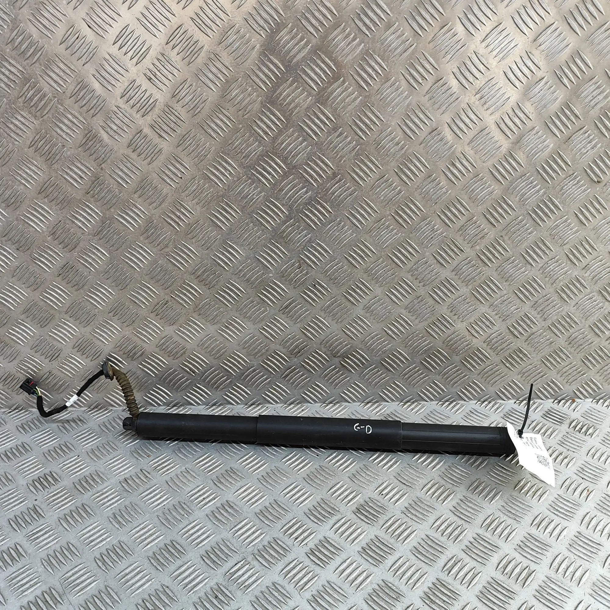 Audi Q5 (8R) Right Side Tailgate Gas Strut Right Side Tailgate Gas Strut — AUDI Q5 (FY) (2...