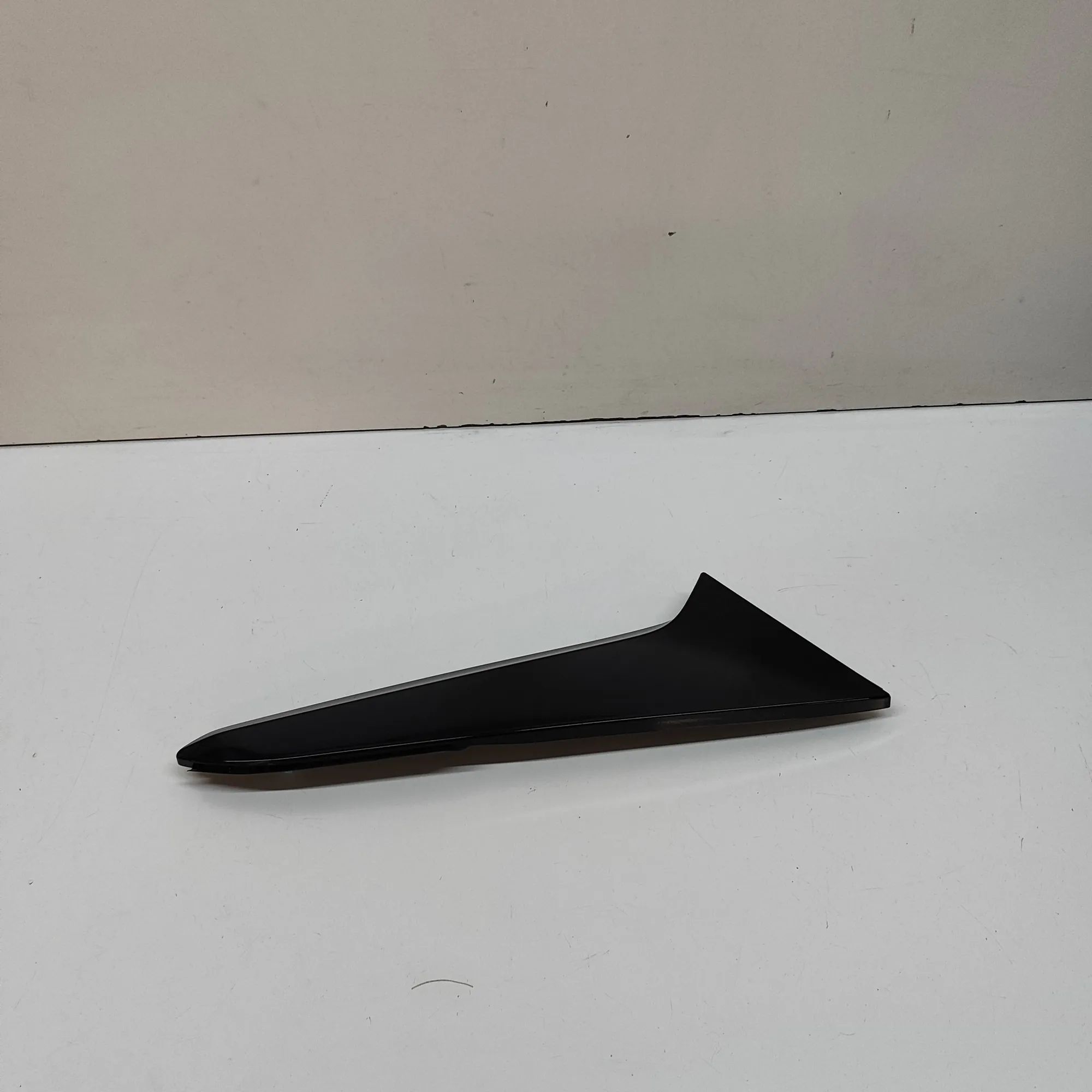 Mazda 3 (BP) Tailgate drip rail trim — right Tailgate drip rail trim — right — MAZDA CX-3 (0...