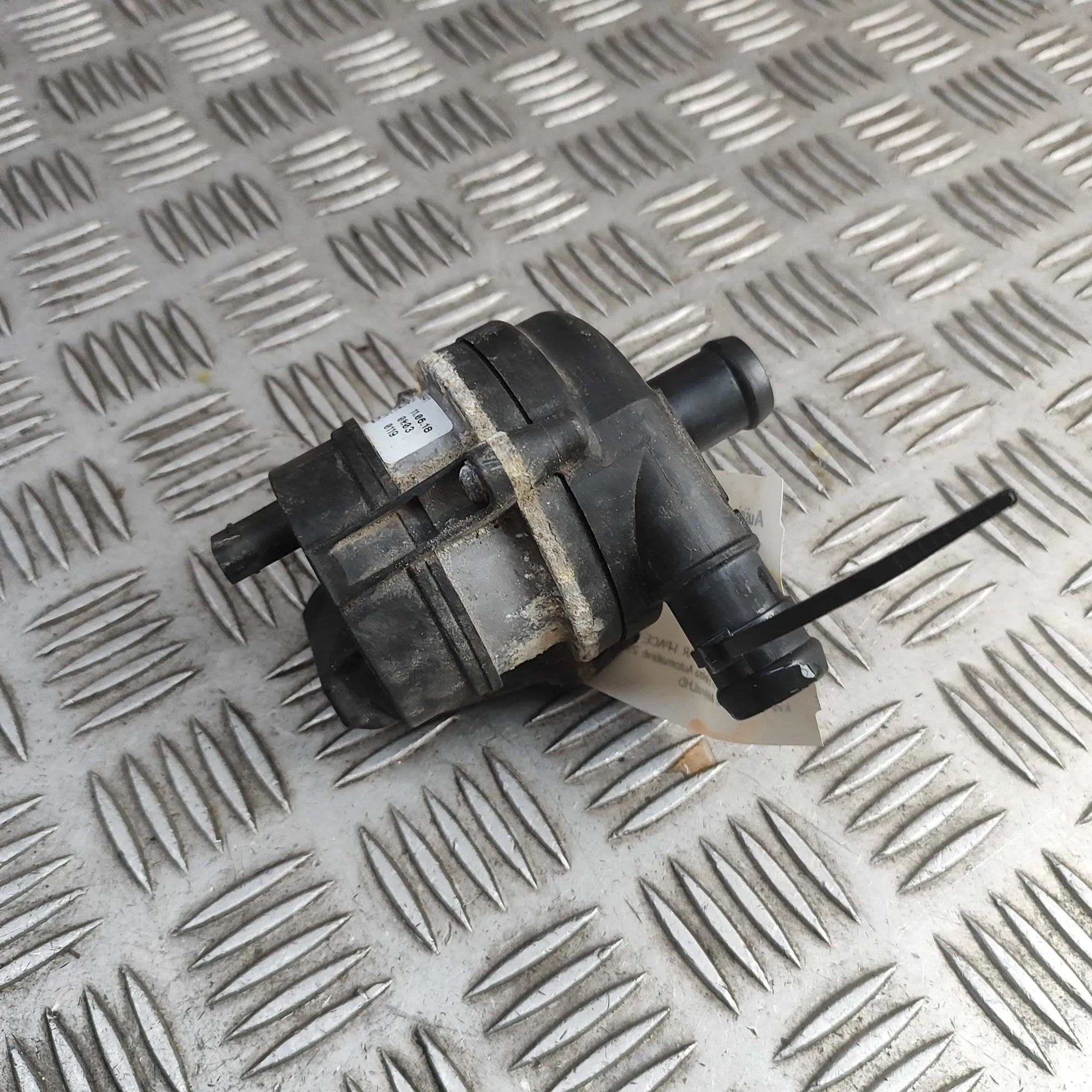 Jaguar I-Pace Auxiliary Water Pump Auxiliary Water Pump — JAGUAR I-PACE (X590) (20...