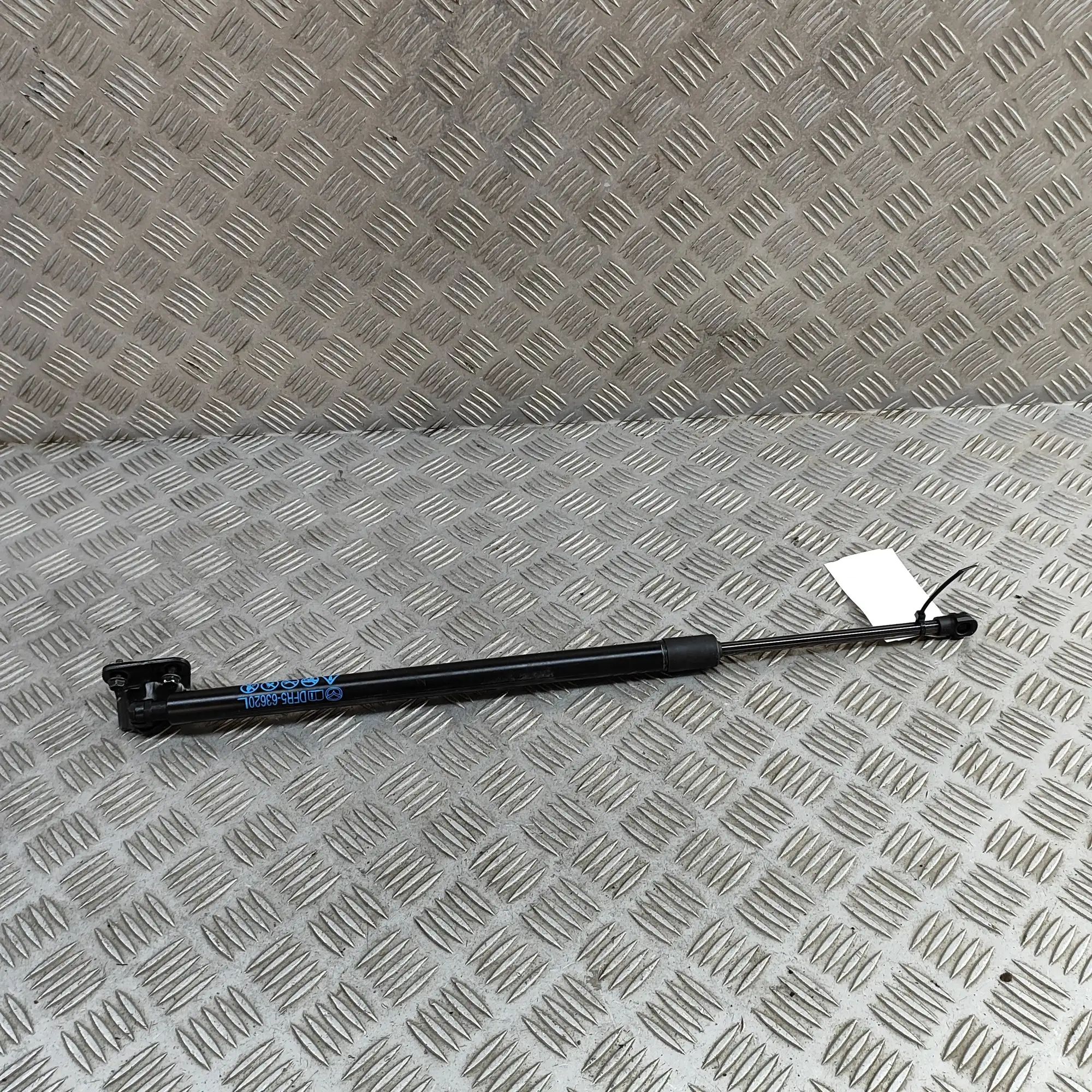 Mazda 3 (BP) Left Side Tailgate Gas Strut Left Side Tailgate Gas Strut — MAZDA CX-3 (0 DM...